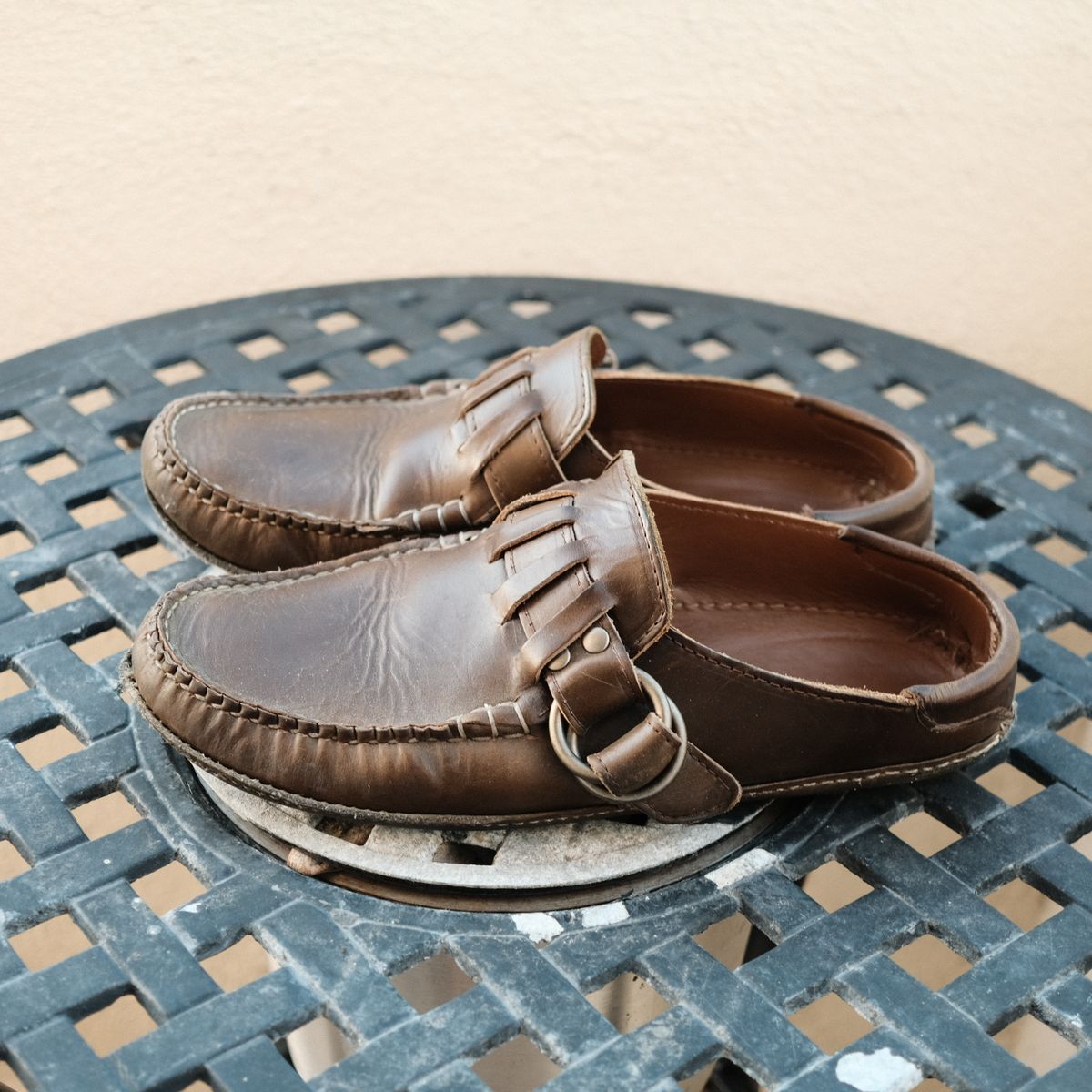 Photo by timothvn on January 6, 2024 of the Quoddy Ring Mule in Horween Olive Chromexcel.