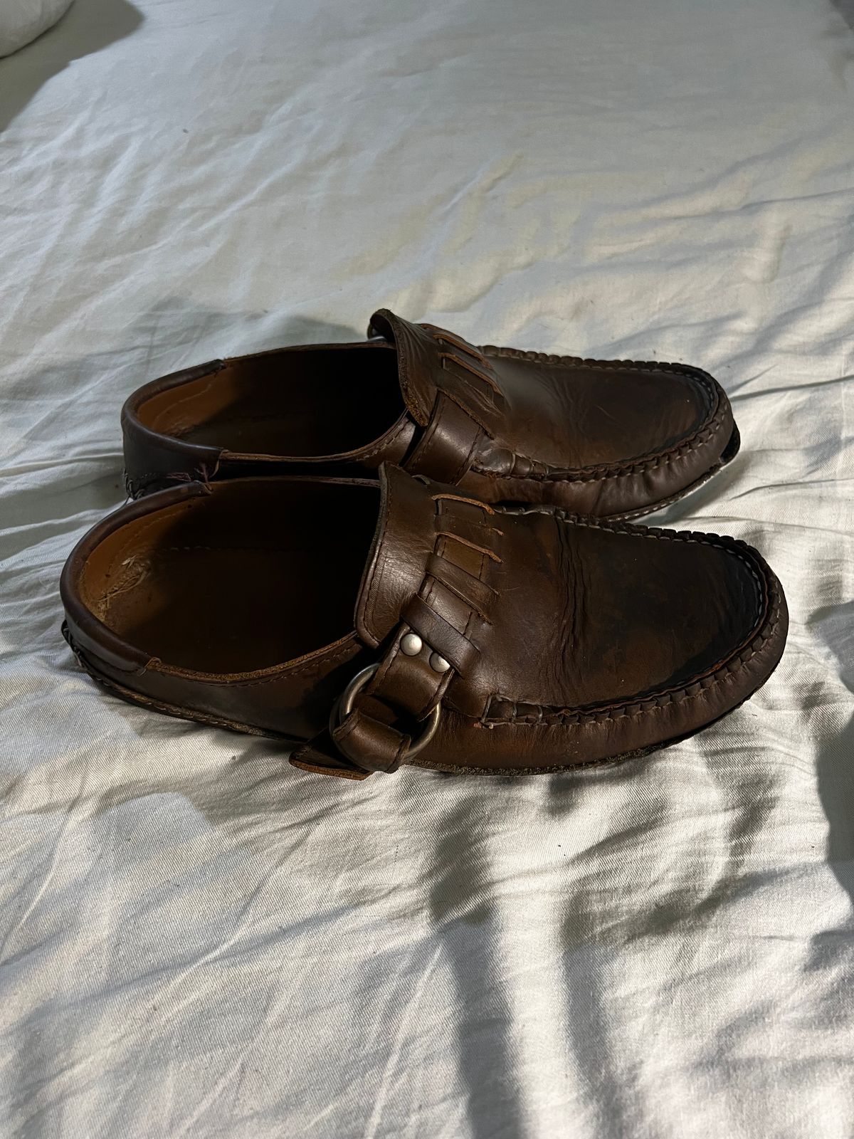 Photo by timothvn on February 6, 2024 of the Quoddy Ring Mule in Horween Olive Chromexcel.