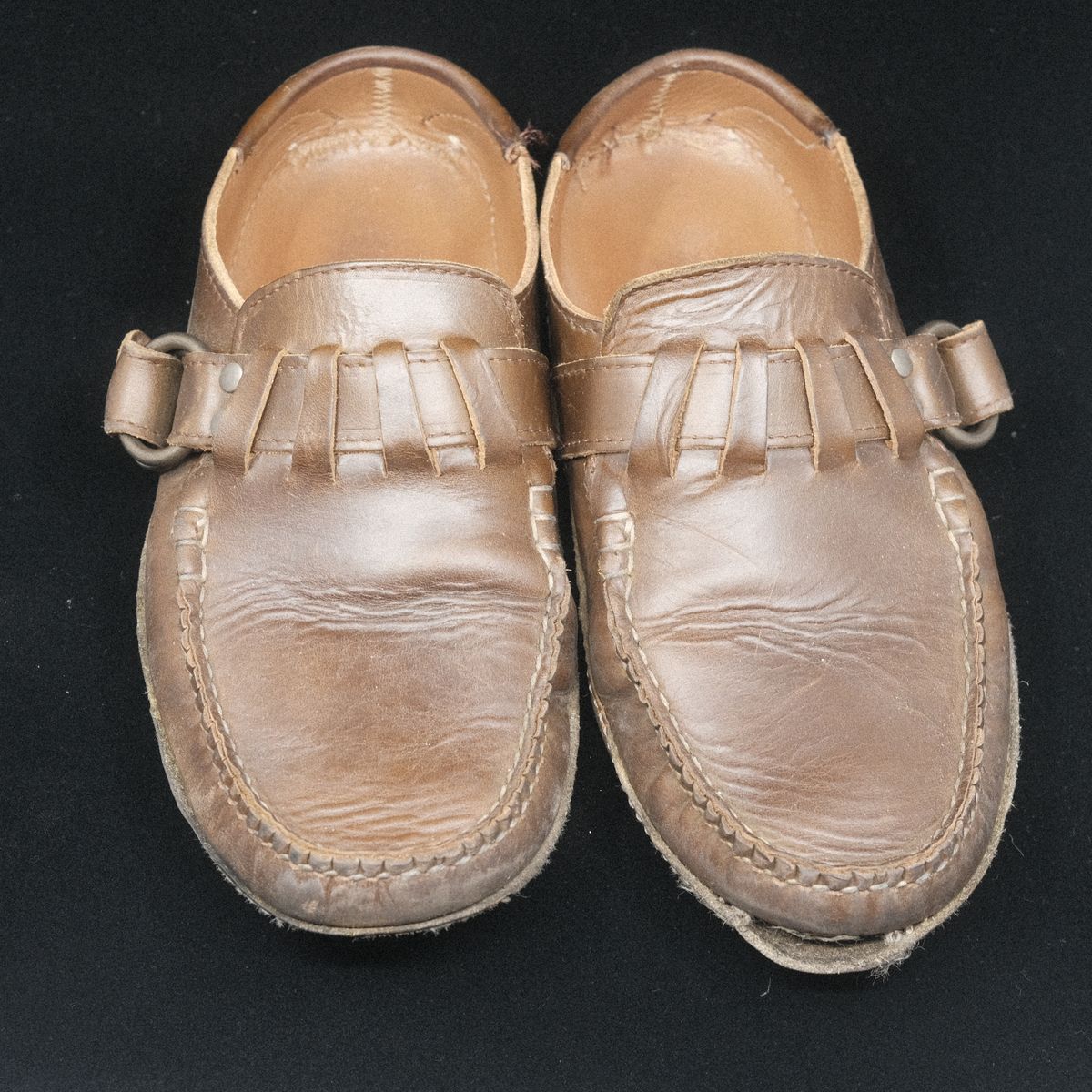 Photo by timothvn on March 6, 2024 of the Quoddy Ring Mule in Horween Olive Chromexcel.