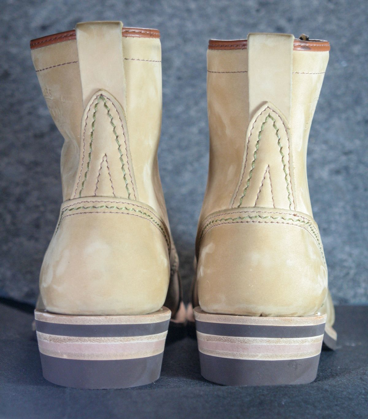 Photo by Obversus on October 1, 2023 of the Wesco Jobmaster in Seidel Burlap.