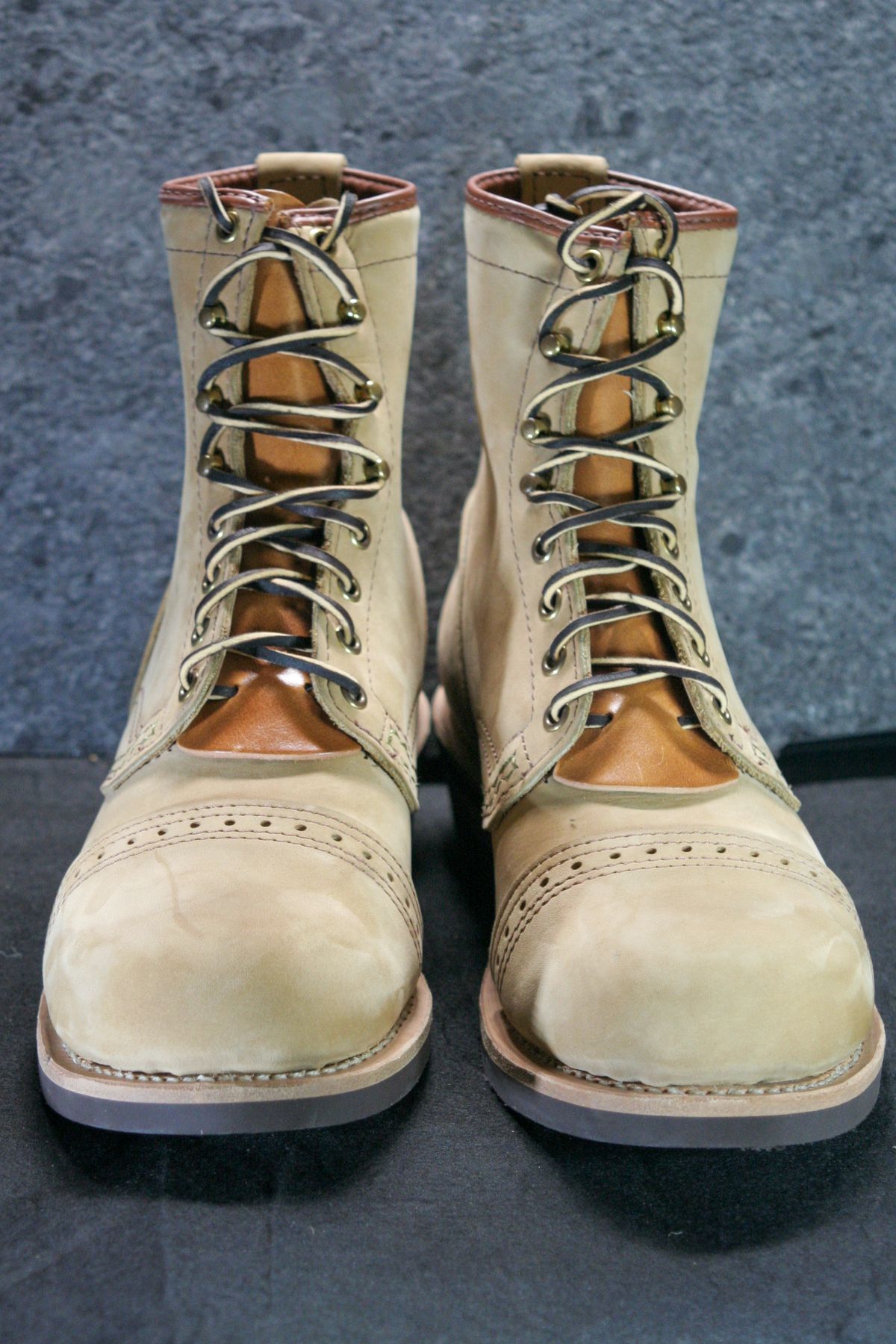 Photo by Obversus on October 1, 2023 of the Wesco Jobmaster in Seidel Burlap.