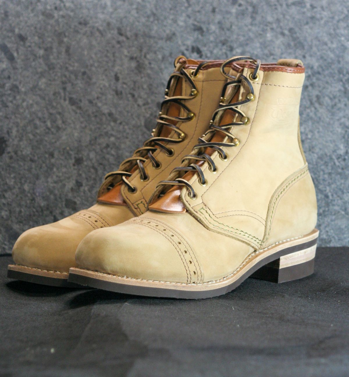 Photo by Obversus on October 1, 2023 of the Wesco Jobmaster in Seidel Burlap.