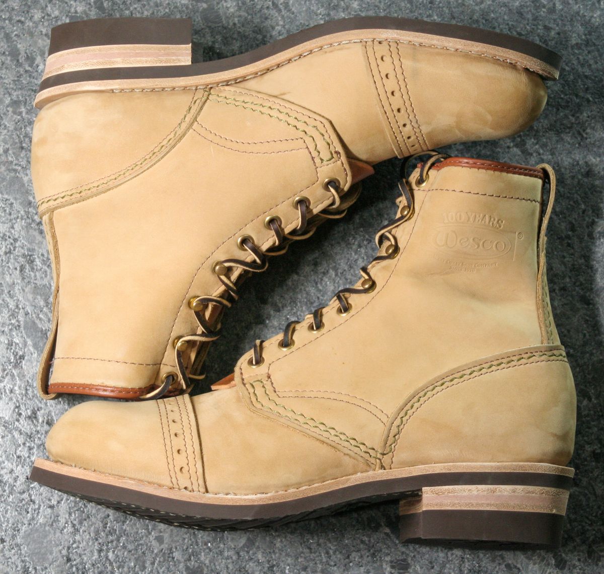 Photo by Obversus on October 1, 2023 of the Wesco Jobmaster in Seidel Burlap.