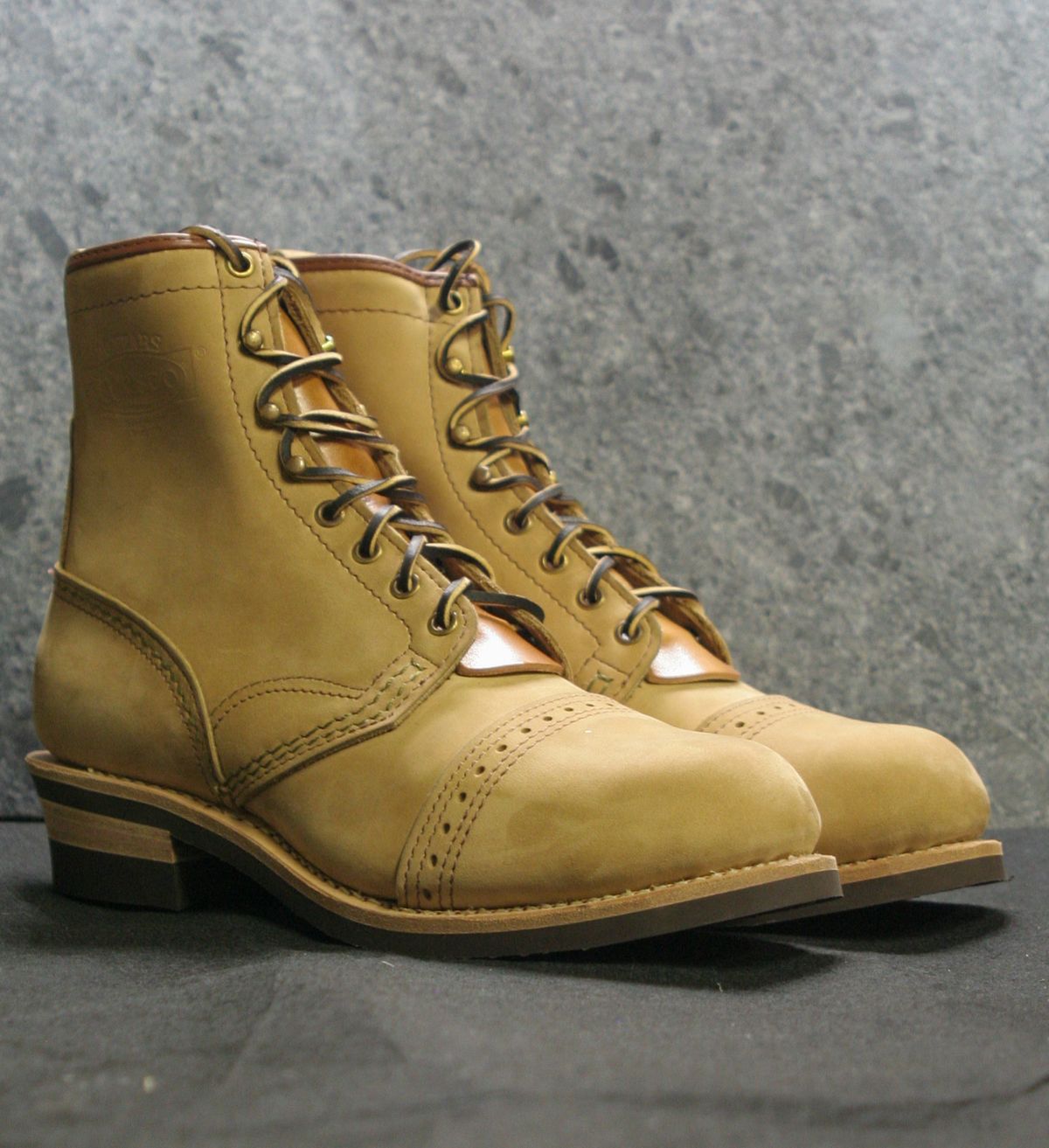 Photo by Obversus on October 1, 2023 of the Wesco Jobmaster in Seidel Burlap.