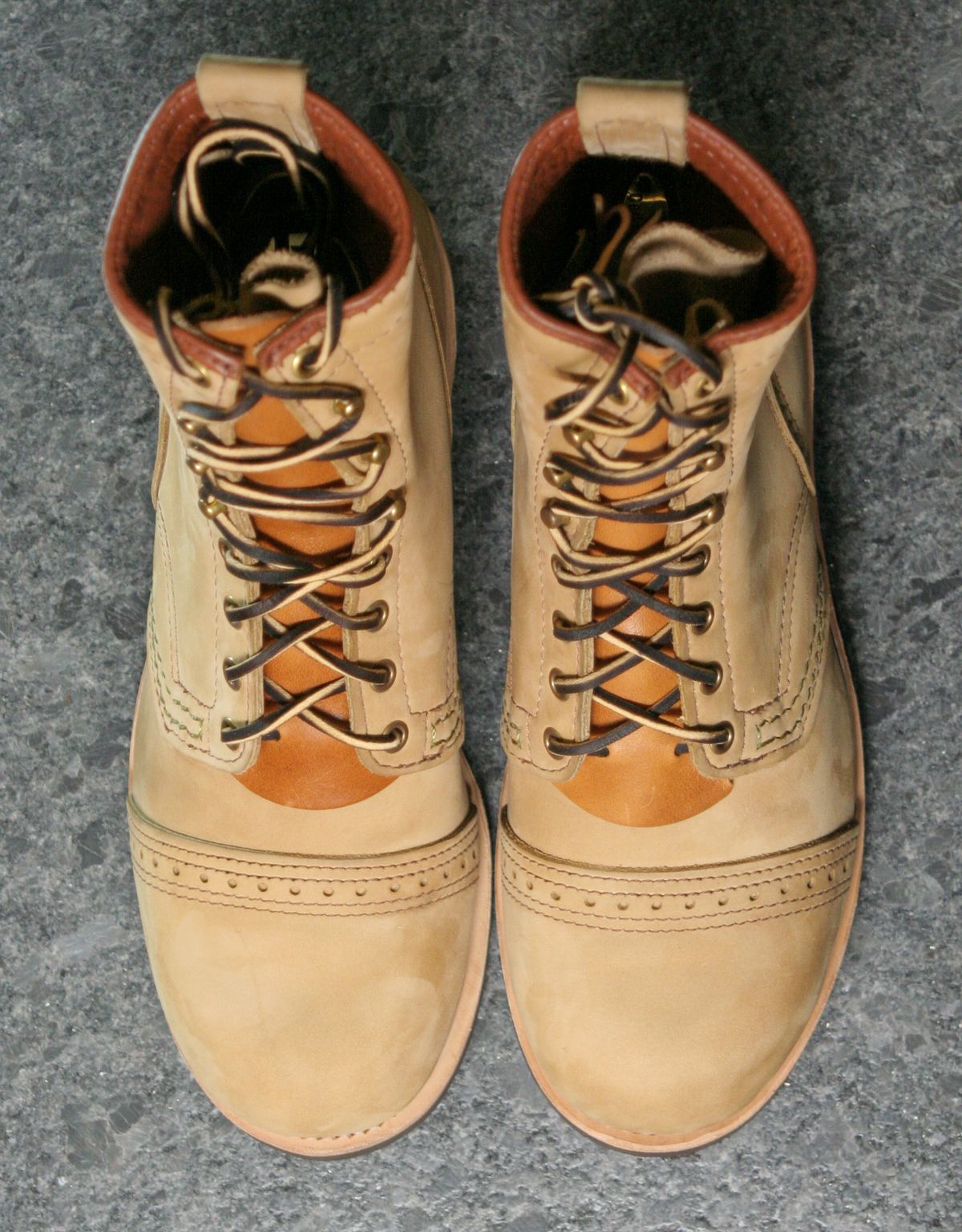 Photo by Obversus on October 1, 2023 of the Wesco Jobmaster in Seidel Burlap.