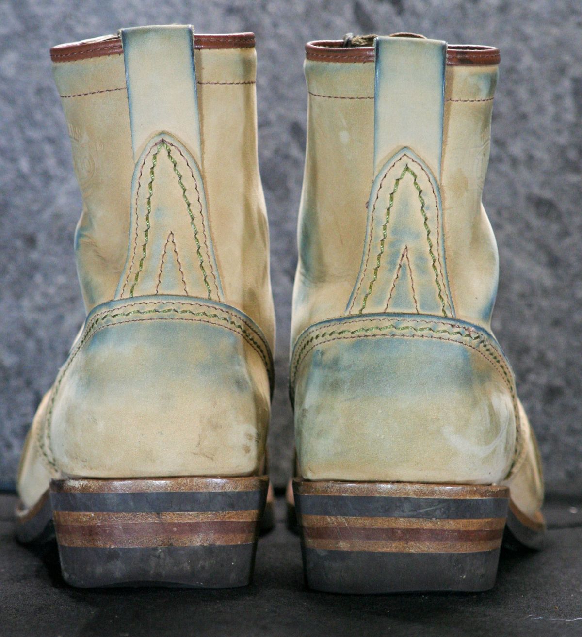 Photo by Obversus on November 4, 2023 of the Wesco Jobmaster in Seidel Burlap.