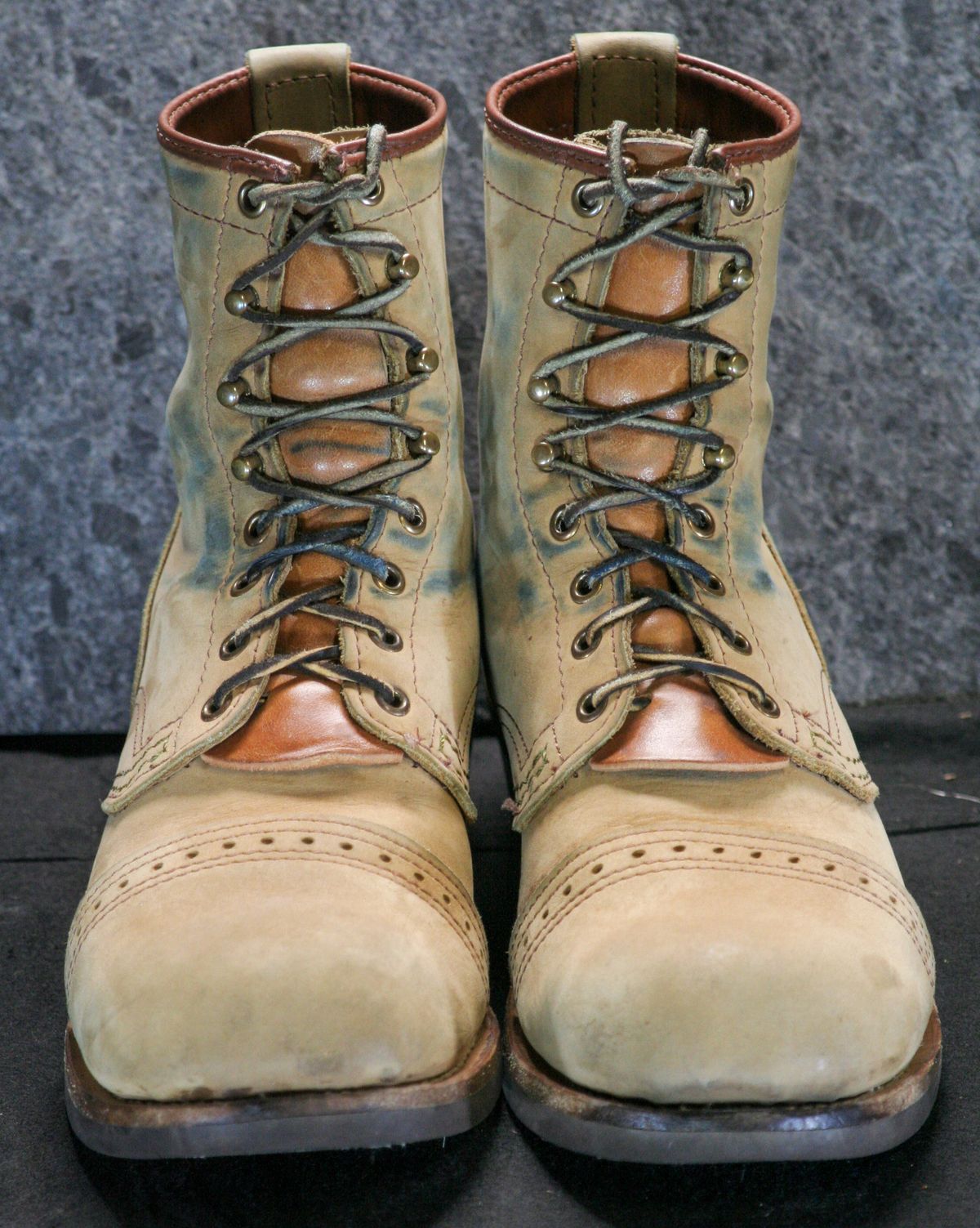 Photo by Obversus on November 4, 2023 of the Wesco Jobmaster in Seidel Burlap.
