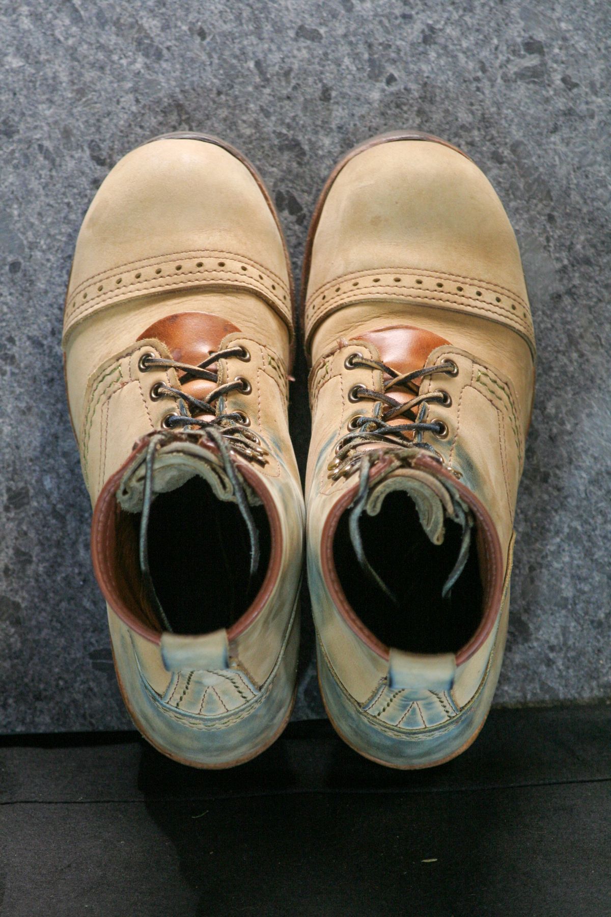 Photo by Obversus on November 4, 2023 of the Wesco Jobmaster in Seidel Burlap.