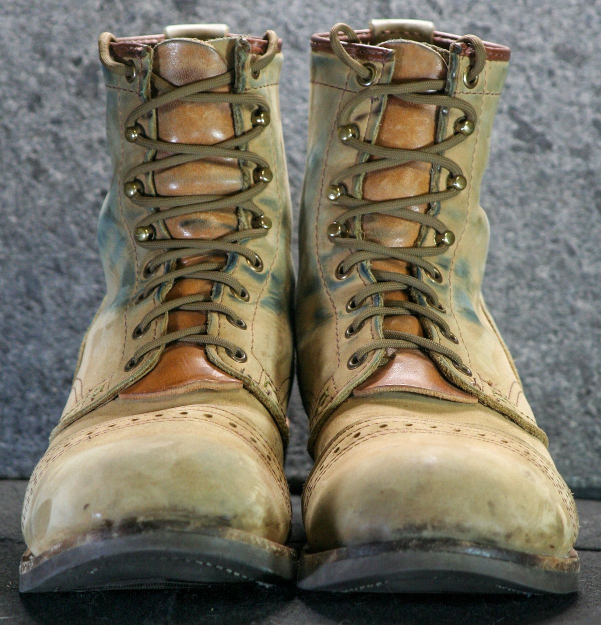 Photo by Obversus on December 2, 2023 of the Wesco Jobmaster in Seidel Burlap.
