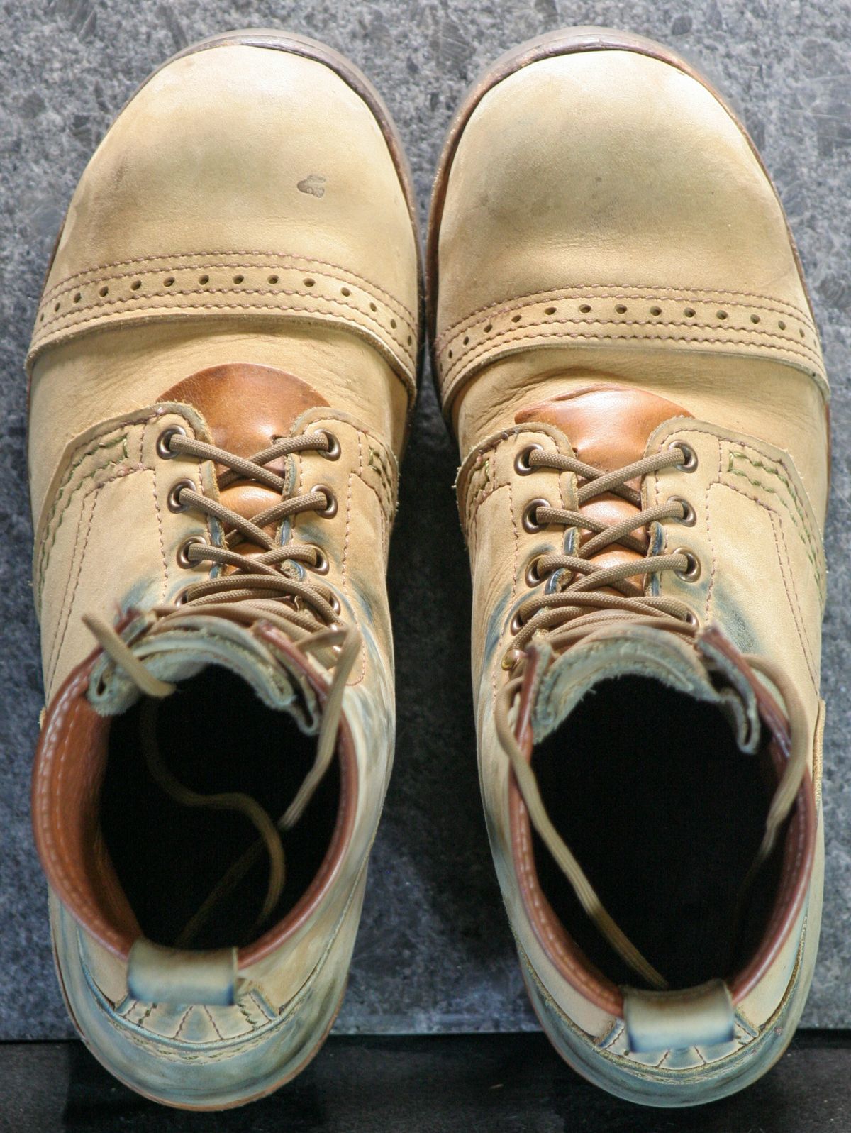 Photo by Obversus on December 2, 2023 of the Wesco Jobmaster in Seidel Burlap.