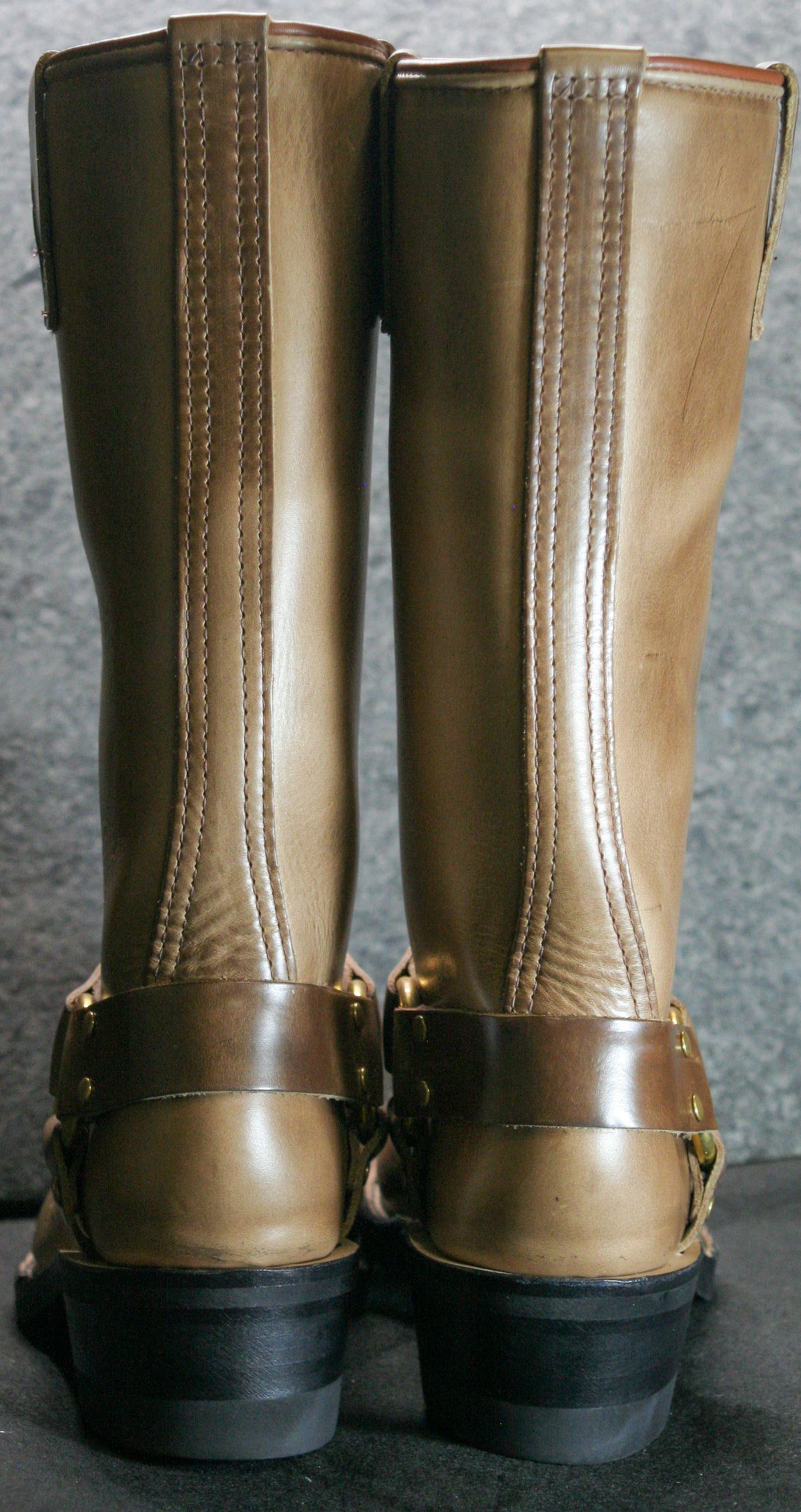 Photo by Obversus on October 1, 2023 of the Wesco Harness in Horween Natural Chromexcel.
