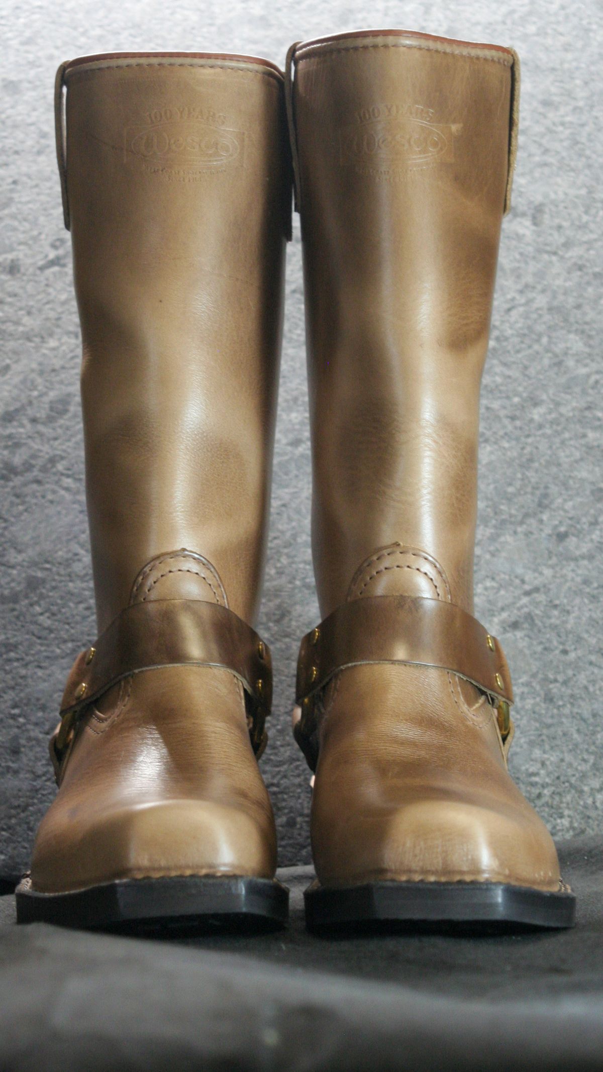Photo by Obversus on October 1, 2023 of the Wesco Harness in Horween Natural Chromexcel.