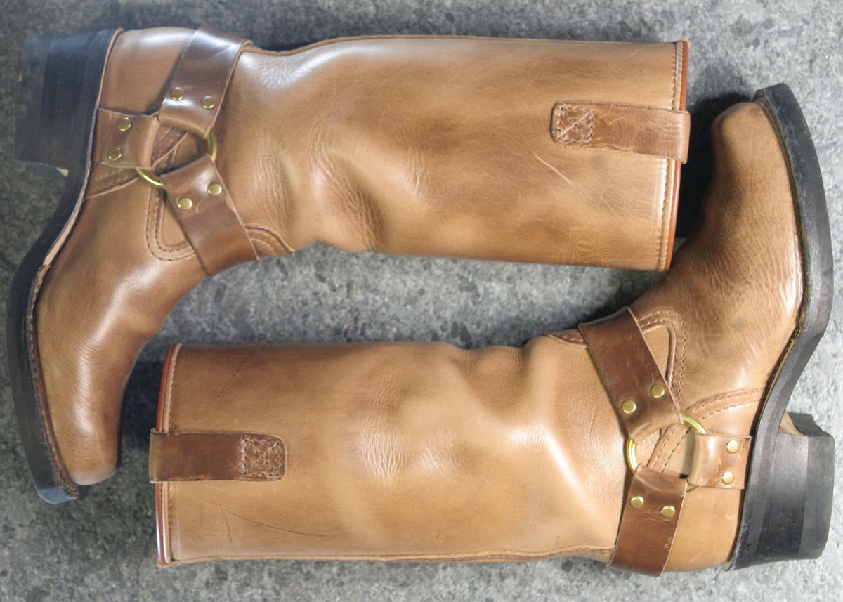 Photo by Obversus on December 6, 2023 of the Wesco Harness in Horween Natural Chromexcel.