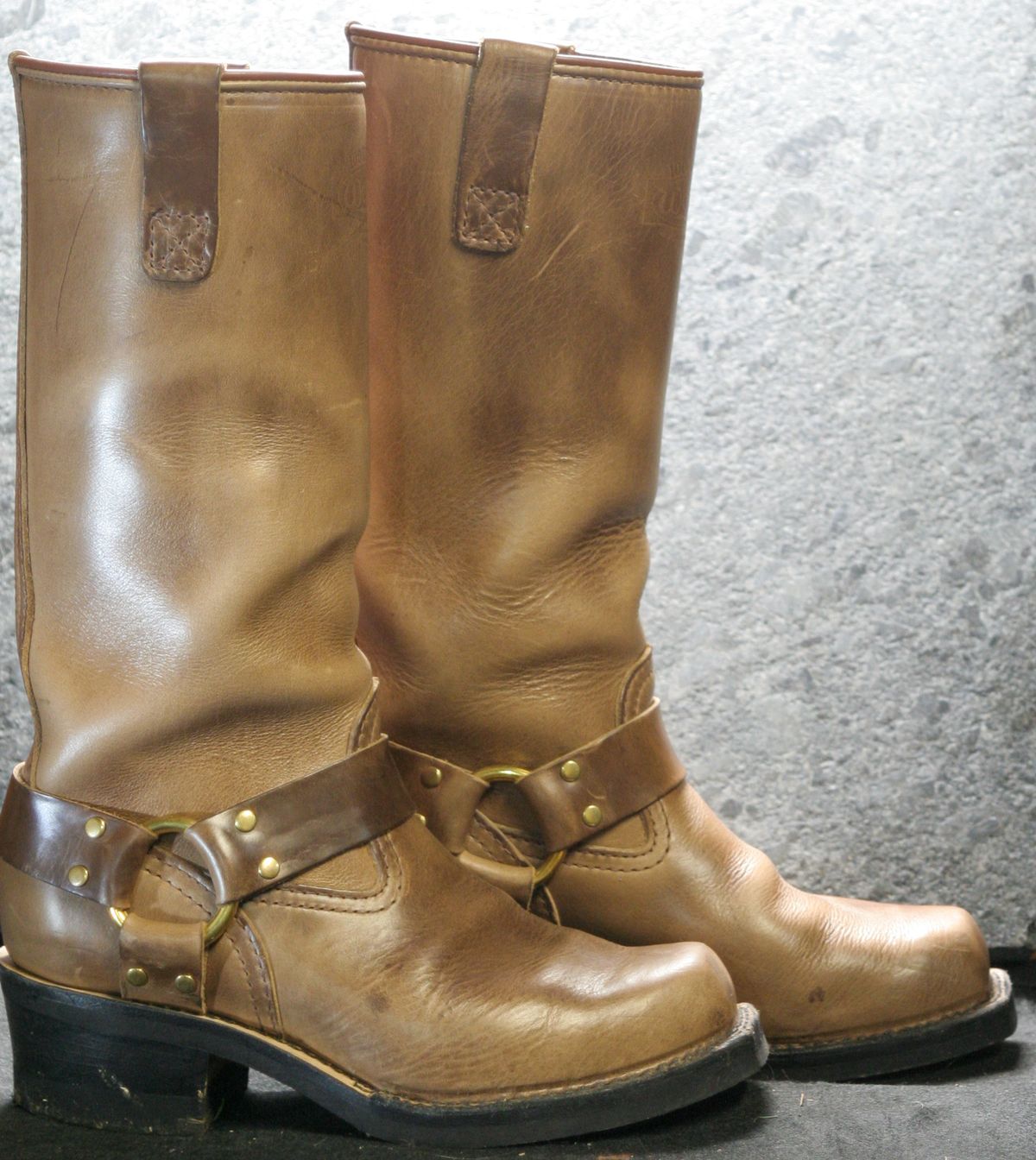 Photo by Obversus on January 5, 2024 of the Wesco Harness in Horween Natural Chromexcel.