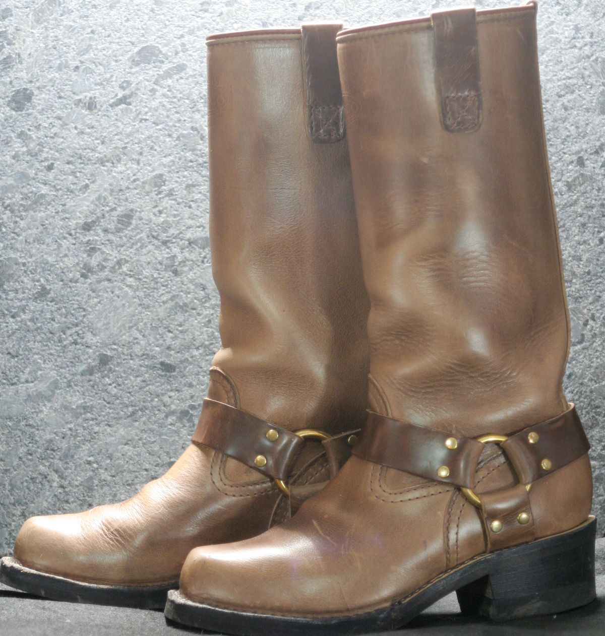 Photo by Obversus on March 5, 2024 of the Wesco Harness in Horween Natural Chromexcel.