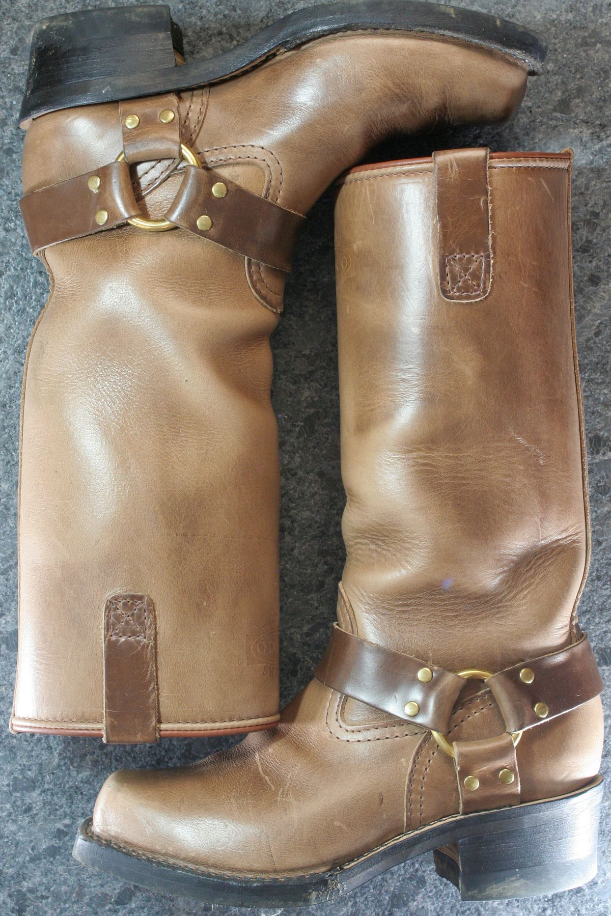 Photo by Obversus on March 5, 2024 of the Wesco Harness in Horween Natural Chromexcel.