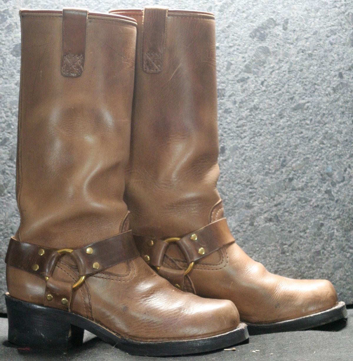 Photo by Obversus on March 5, 2024 of the Wesco Harness in Horween Natural Chromexcel.