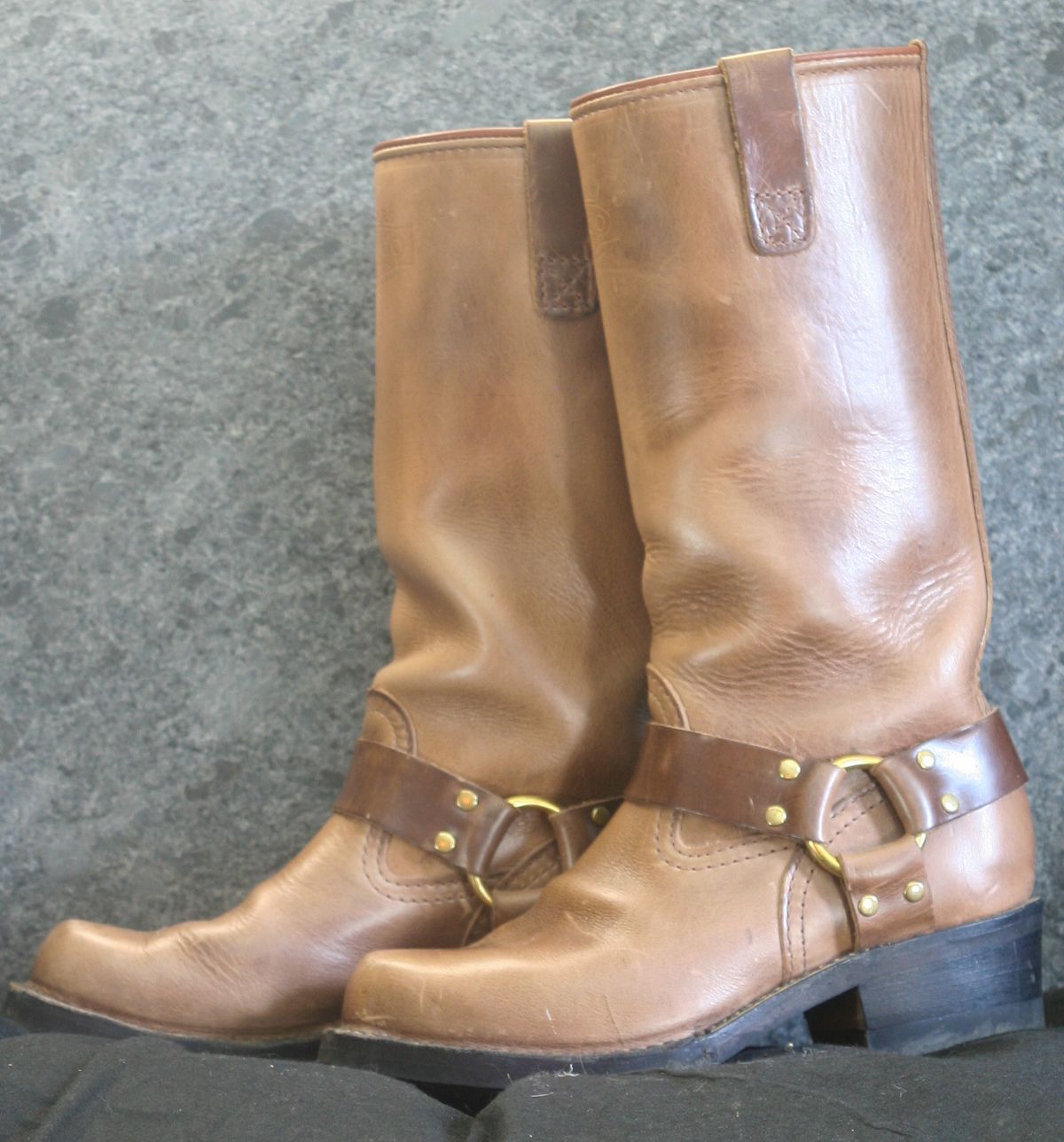 Photo by Obversus on April 5, 2024 of the Wesco Harness in Horween Natural Chromexcel.