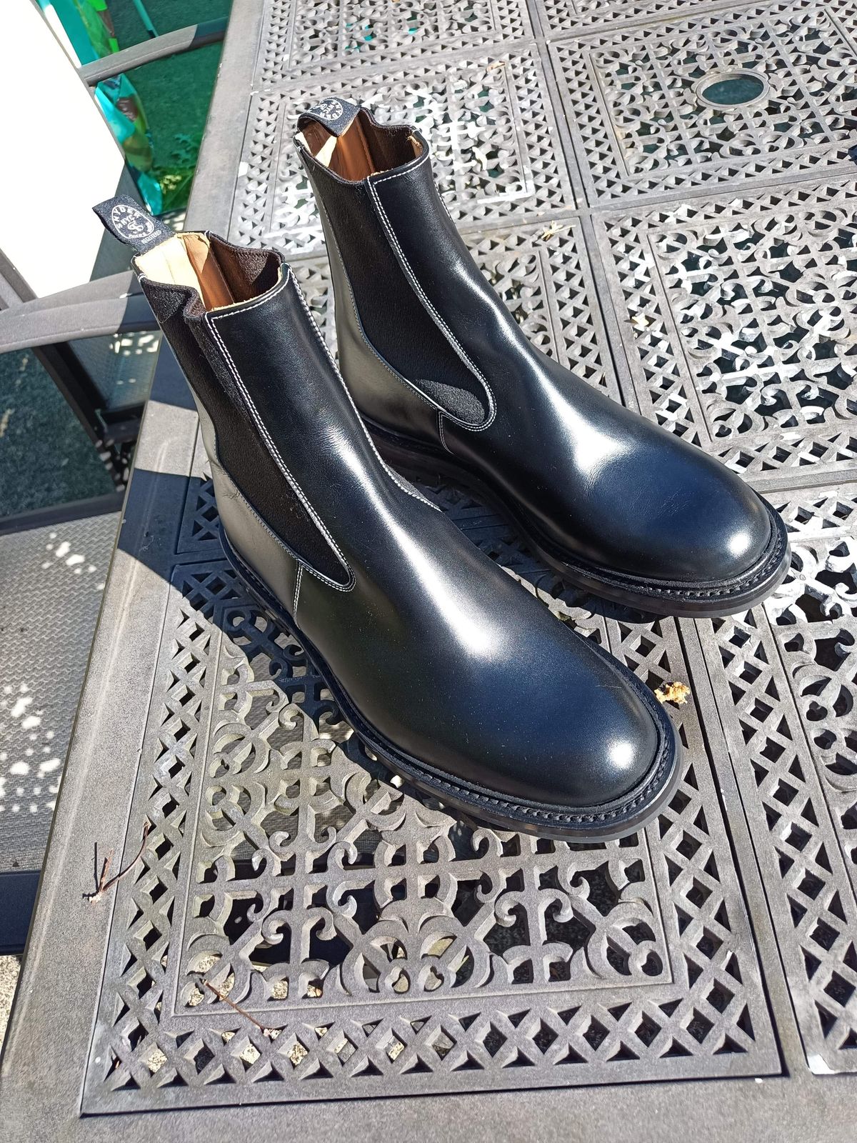 Photo by Obversus on October 2, 2022 of the Tricker's Stephen Chelsea Boot in Black Calf.