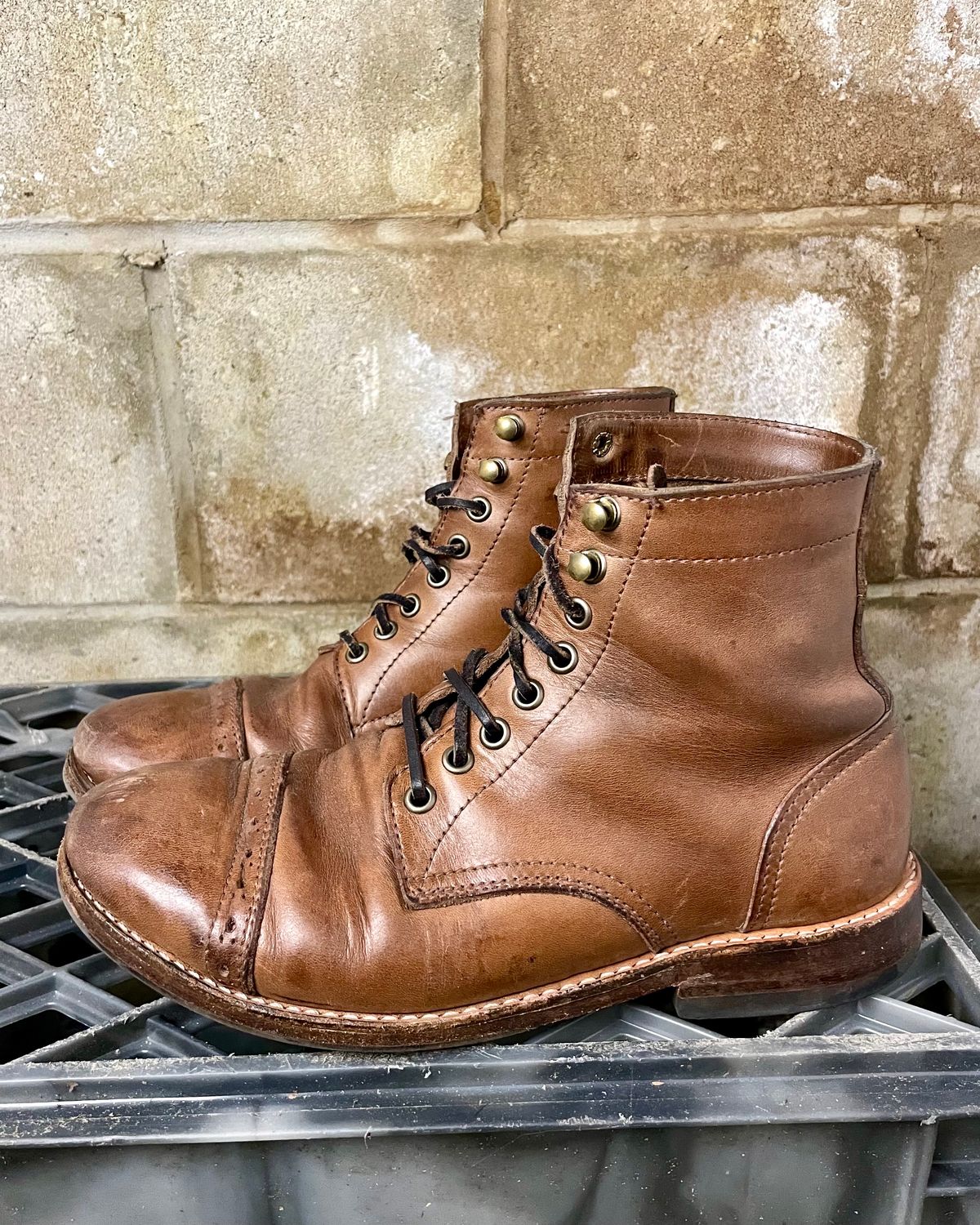 Photo by jamesontisch on February 6, 2024 of the Oak Street Bootmakers Trench Boot in Horween Natural Chromexcel.