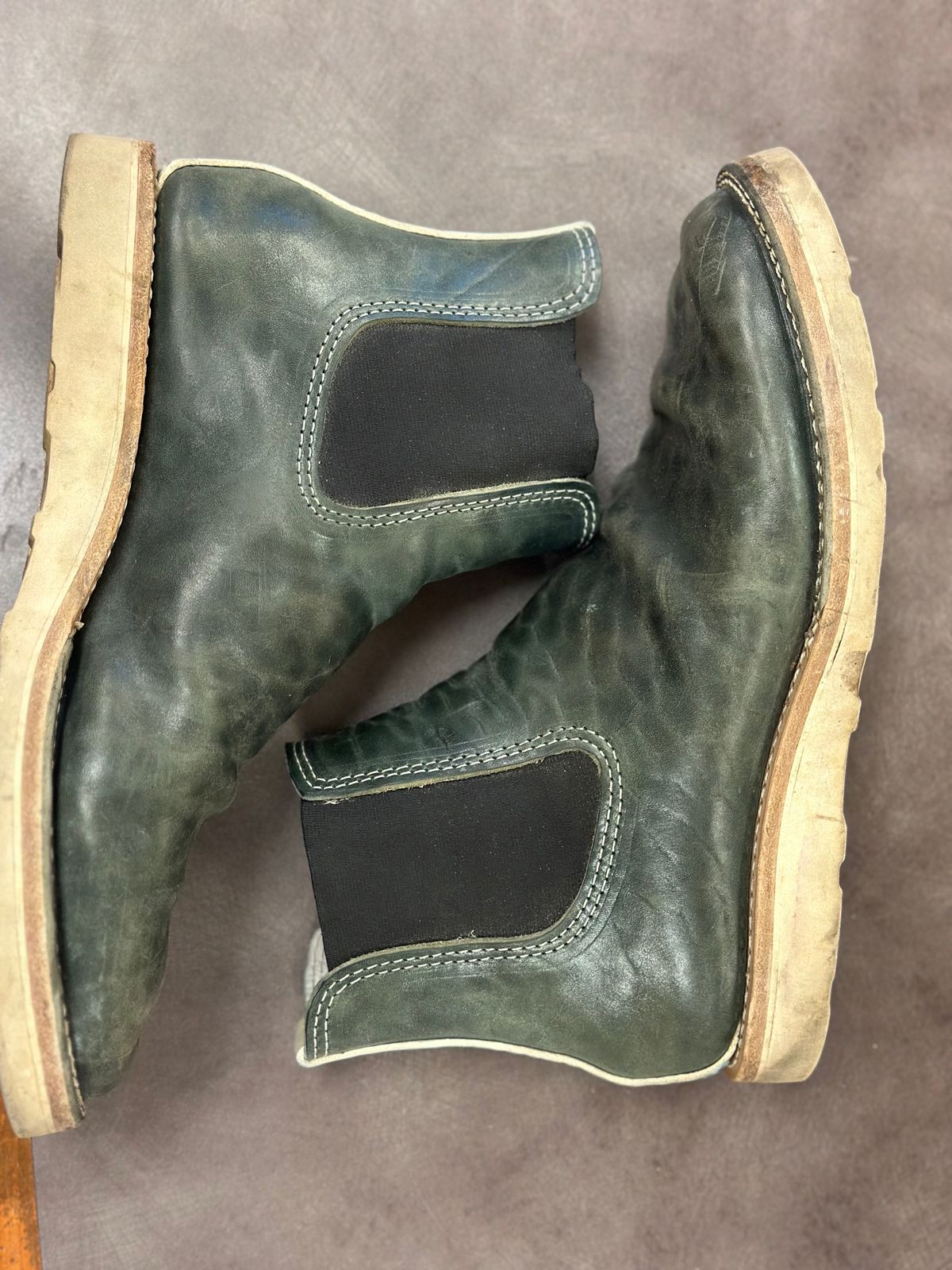 Photo by westcoast1918 on December 5, 2023 of the Wesco Project Axl in Petrolio + Bianco.