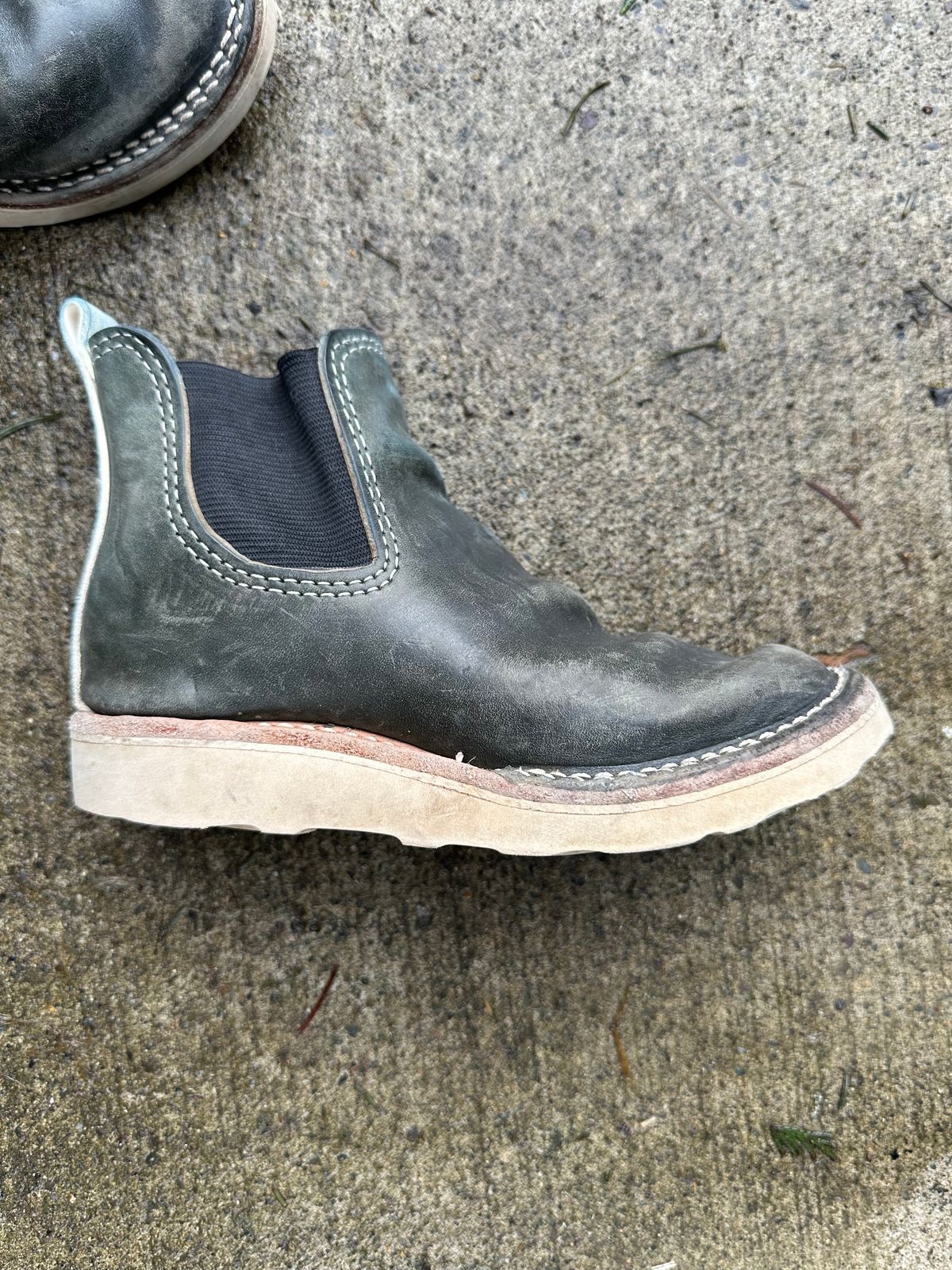 Photo by westcoast1918 on January 5, 2024 of the Wesco Project Axl in Petrolio + Bianco.