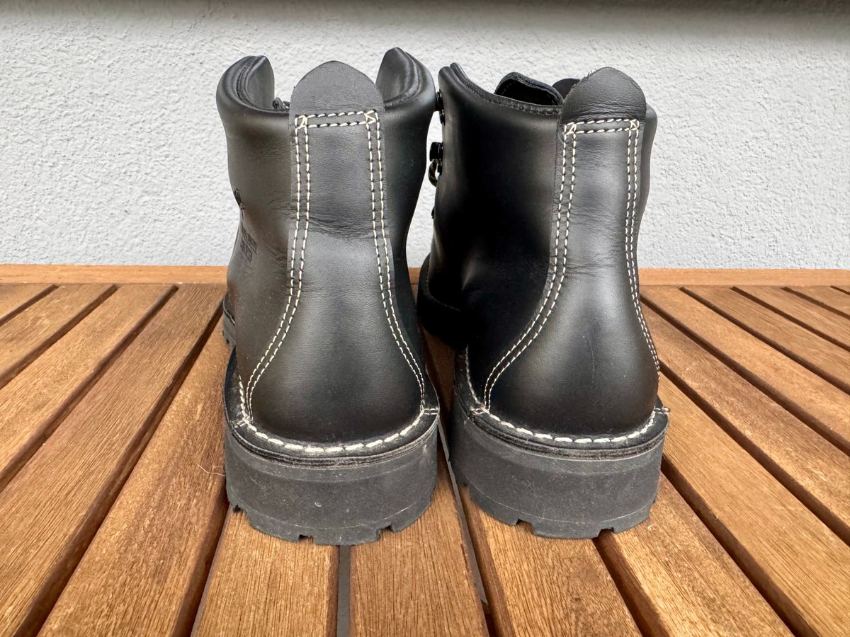 Photo by palletshots on November 1, 2025 of the Danner Mountain Light in Black Full Grain.