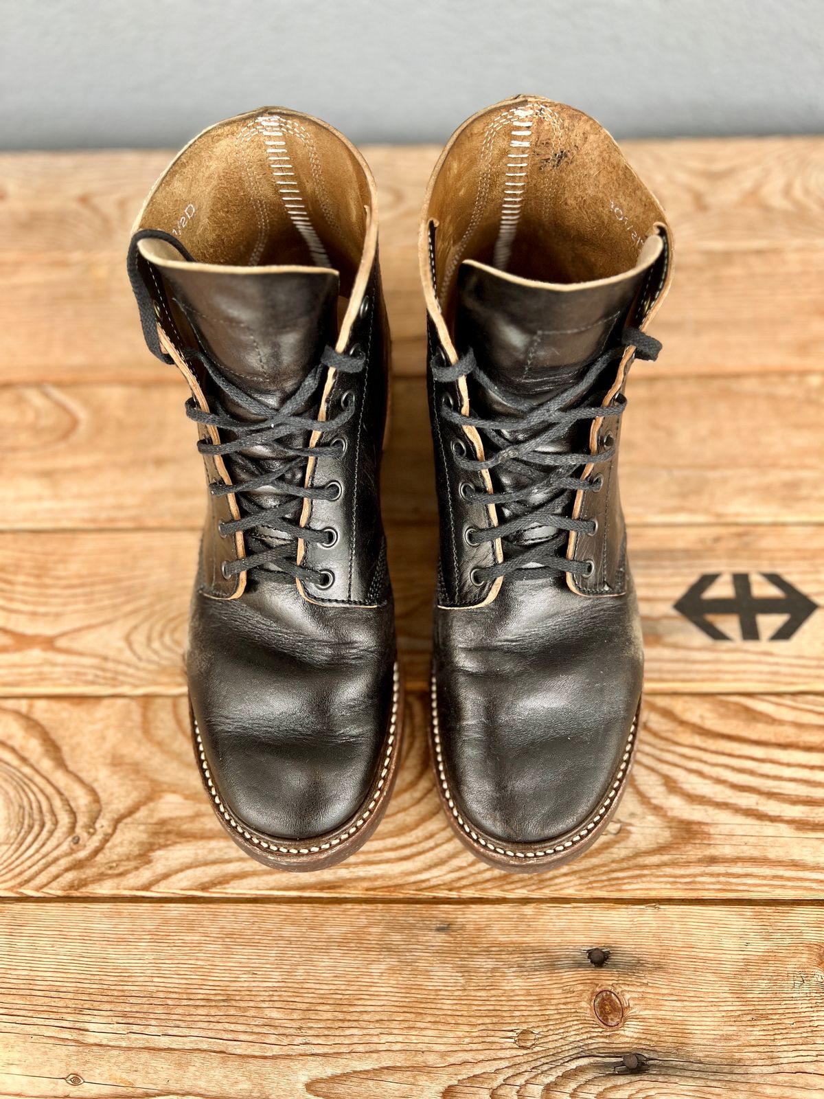Photo by palletshots on December 2, 2023 of the John Lofgren M-43 Service Shoes in Shinki Black Teacore Horsebutt.