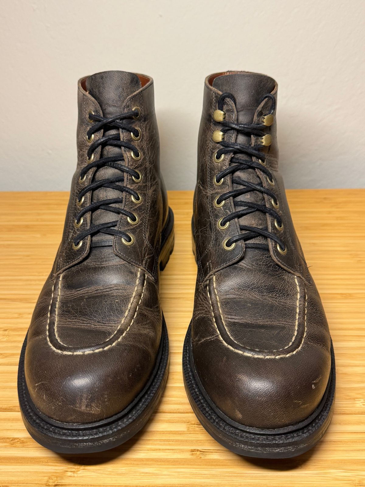 Photo by scottwaves on December 6, 2024 of the Grant Stone Brass Boot in Gallun Charcoal Teton Stag.
