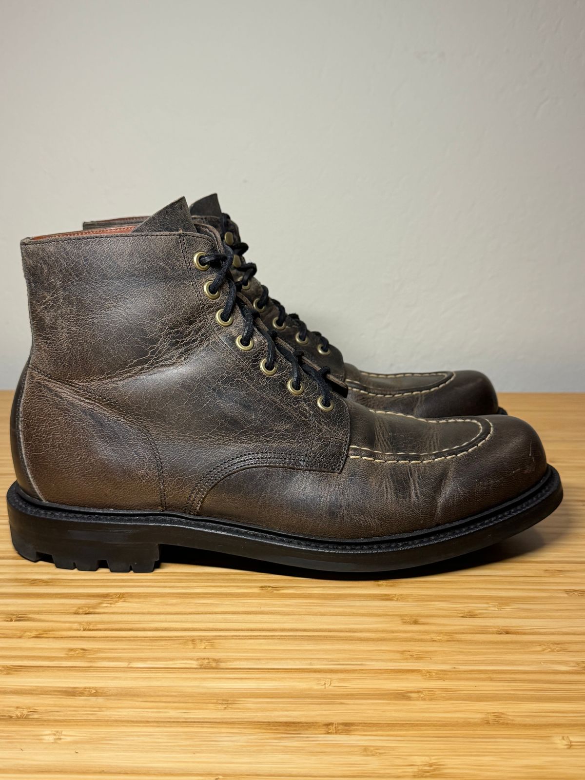 Photo by scottwaves on December 6, 2024 of the Grant Stone Brass Boot in Gallun Charcoal Teton Stag.