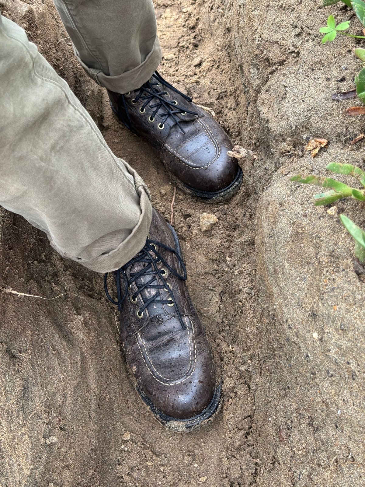 Photo by scottwaves on January 6, 2025 of the Grant Stone Brass Boot in Gallun Charcoal Teton Stag.