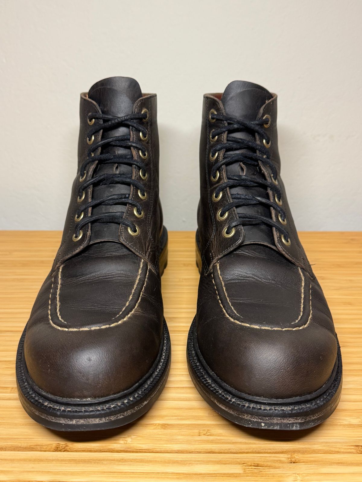 Photo by scottwaves on January 6, 2025 of the Grant Stone Brass Boot in Gallun Charcoal Teton Stag.