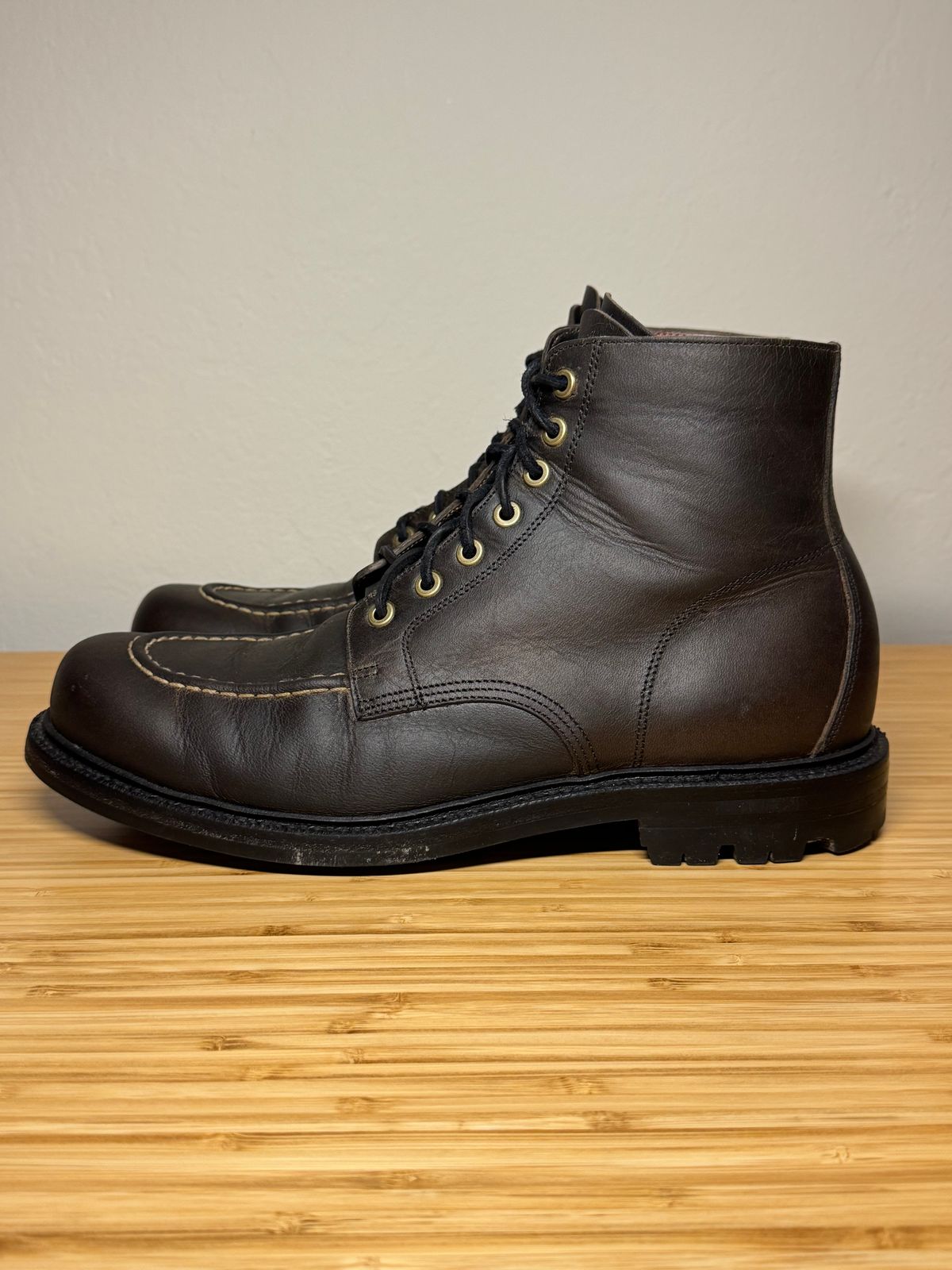Photo by scottwaves on January 6, 2025 of the Grant Stone Brass Boot in Gallun Charcoal Teton Stag.