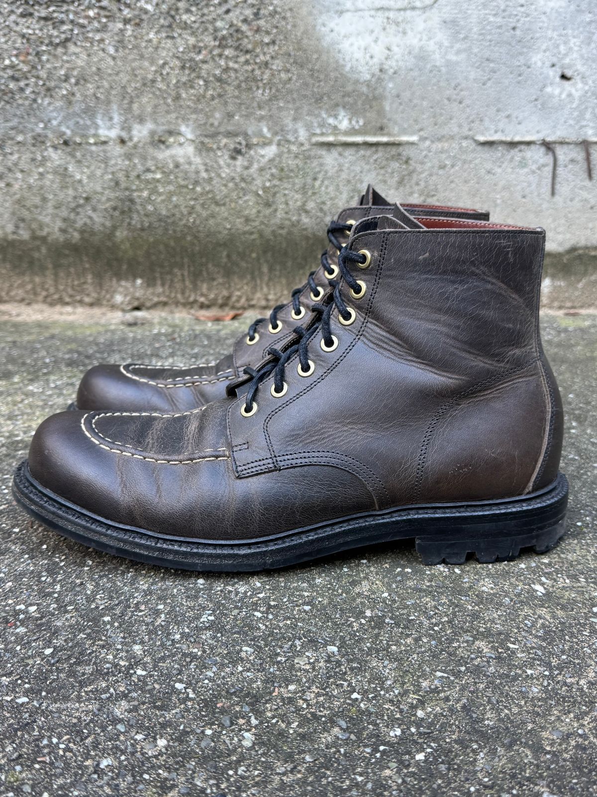 Photo by scottwaves on February 6, 2025 of the Grant Stone Brass Boot in Gallun Charcoal Teton Stag.