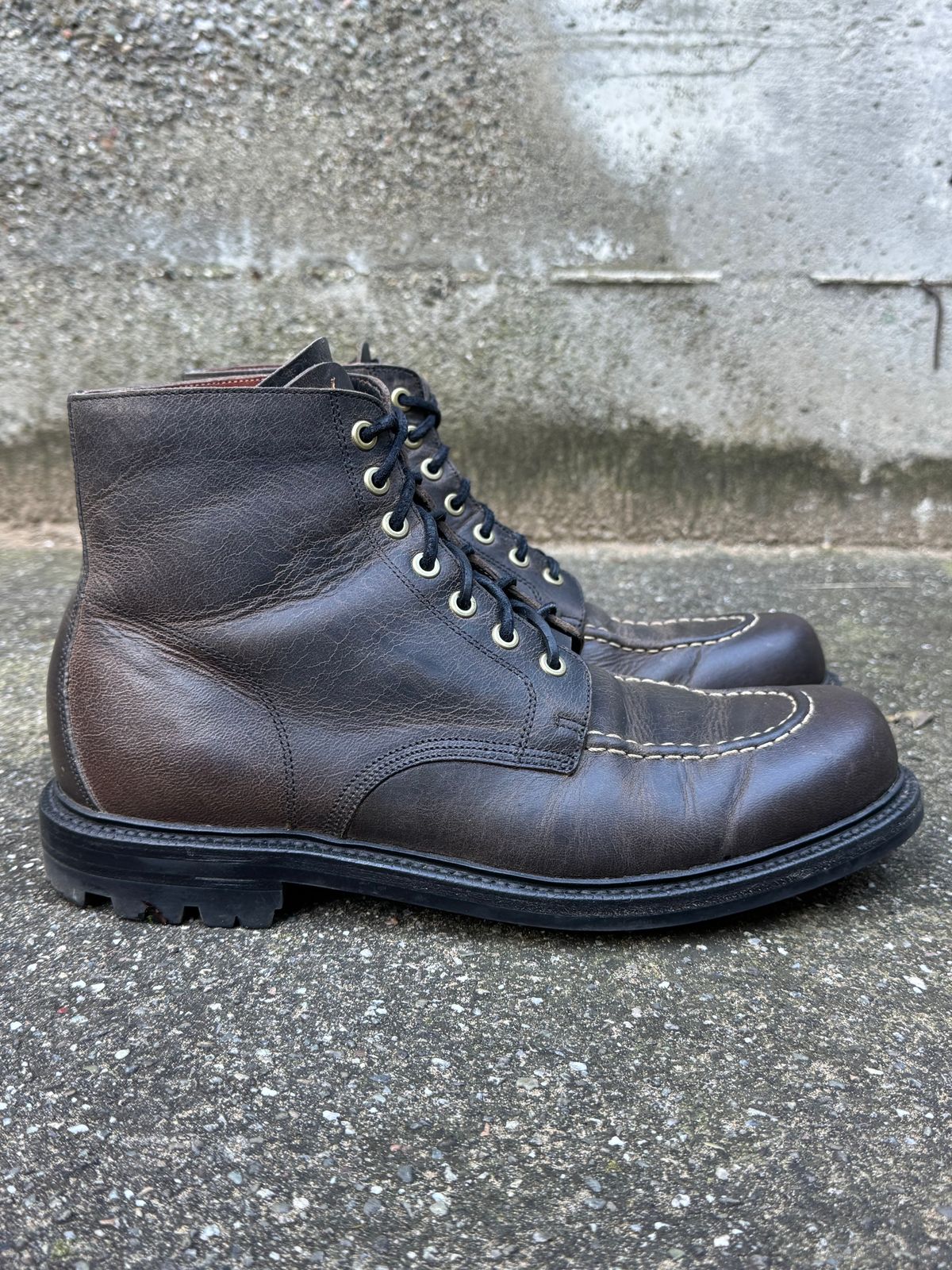 Photo by scottwaves on February 6, 2025 of the Grant Stone Brass Boot in Gallun Charcoal Teton Stag.