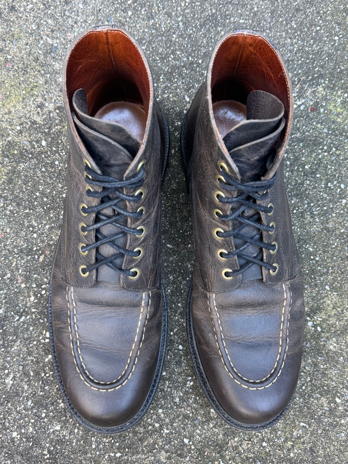 Photo by scottwaves on February 6, 2025 of the Grant Stone Brass Boot in Gallun Charcoal Teton Stag.