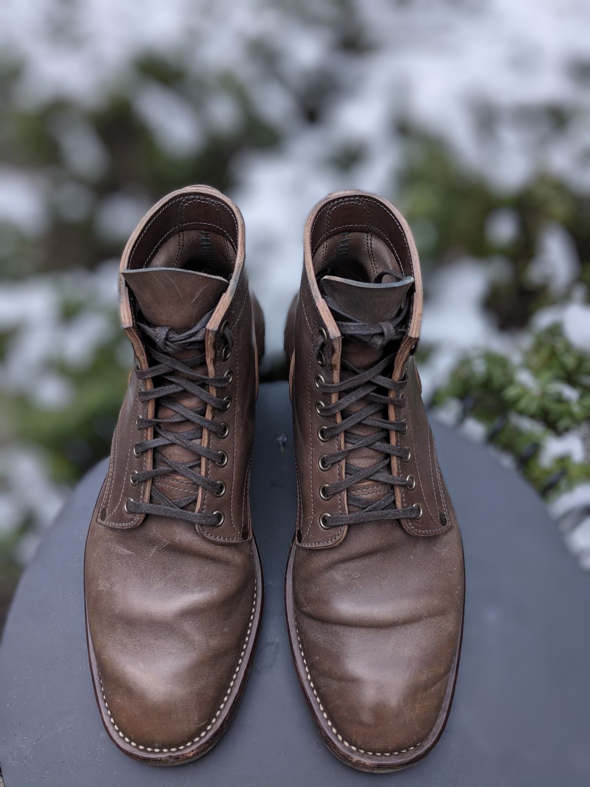 Photo by RoosAndBeavers on January 4, 2024 of the NF Bootmaker Milton Boot in Maryam Asphalt Waxed Horsebutt.