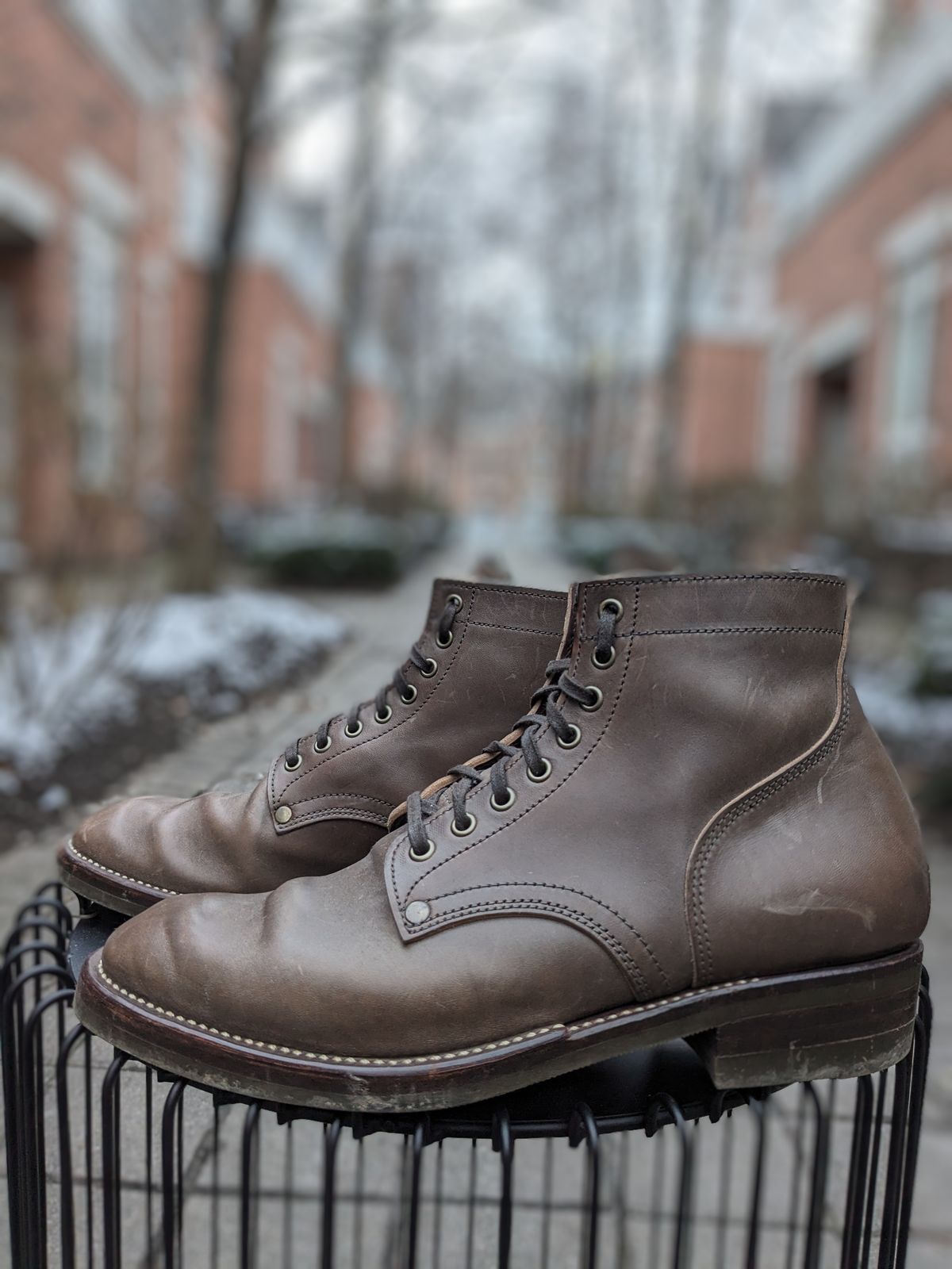 Photo by RoosAndBeavers on January 4, 2024 of the NF Bootmaker Milton Boot in Maryam Asphalt Waxed Horsebutt.