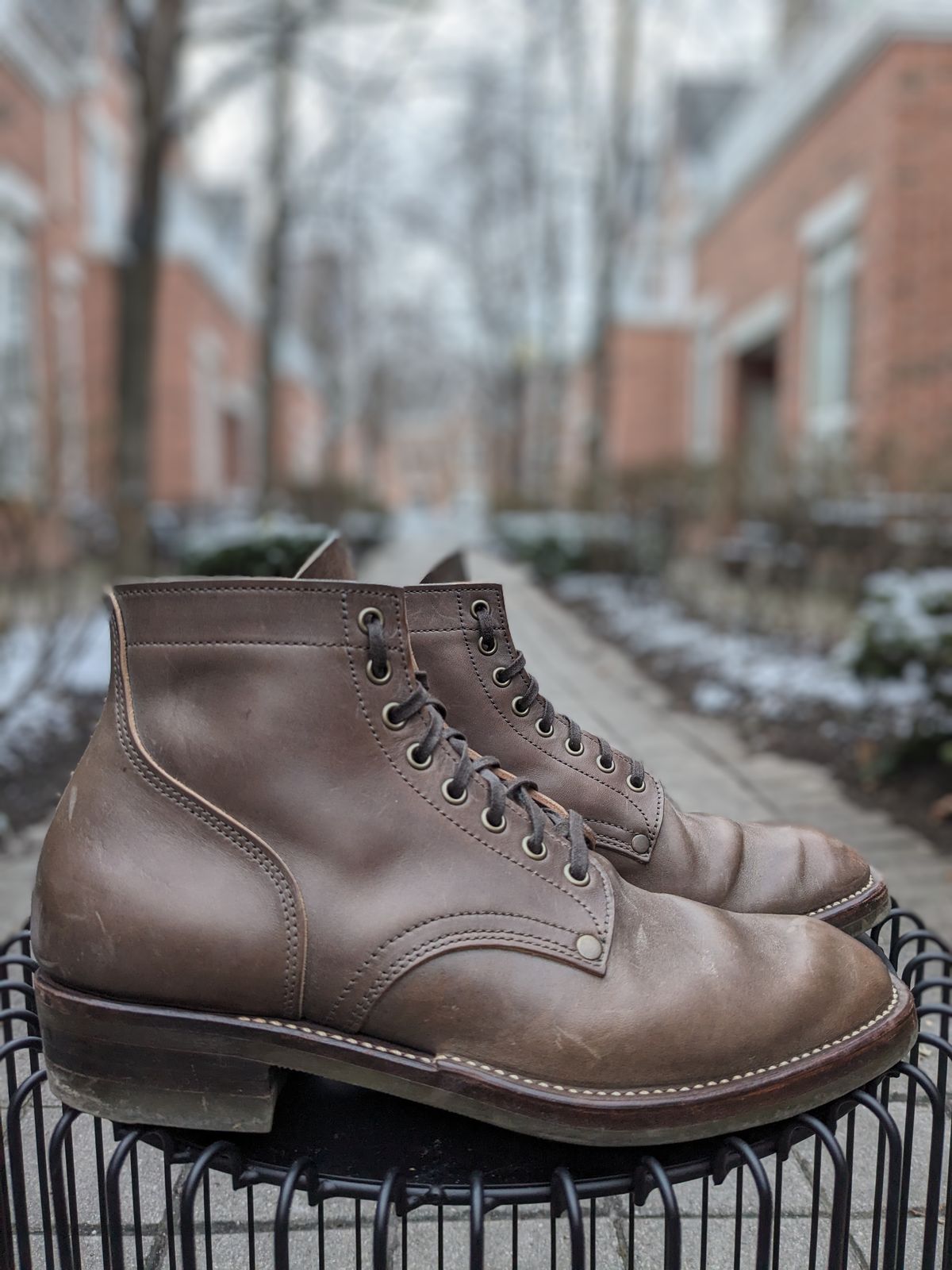 Photo by RoosAndBeavers on January 4, 2024 of the NF Bootmaker Milton Boot in Maryam Asphalt Waxed Horsebutt.