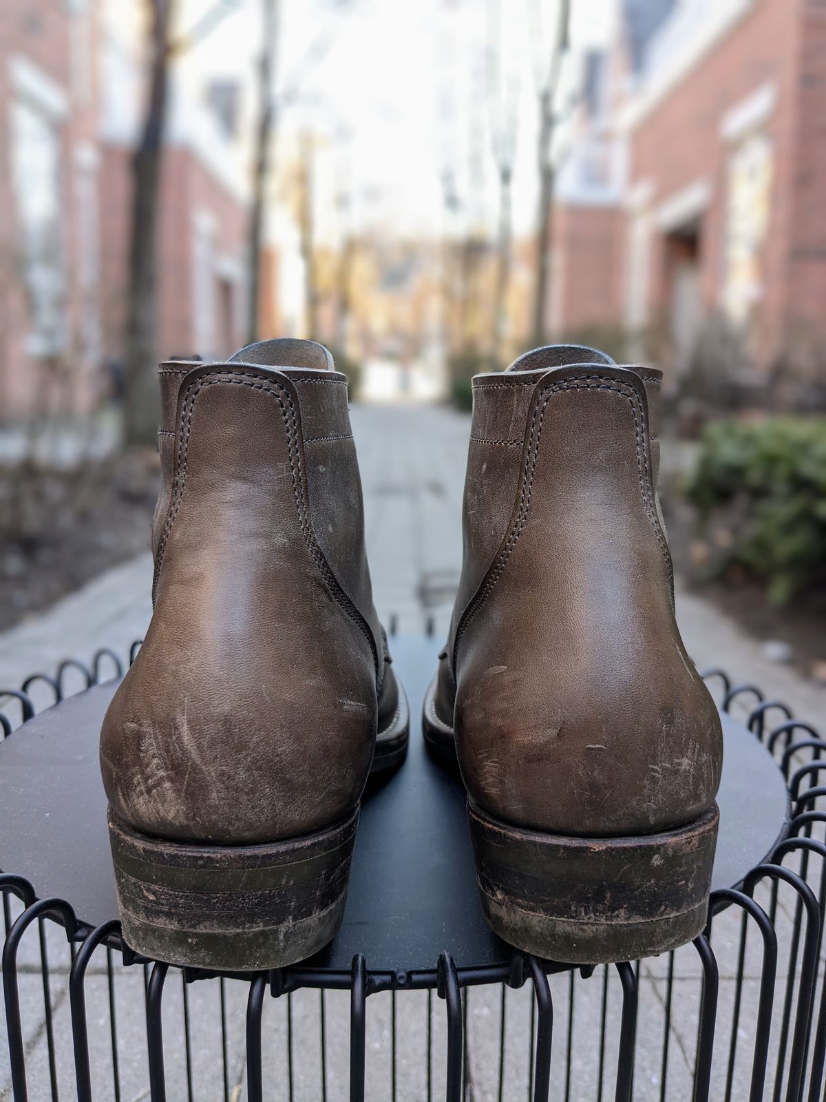 Photo by RoosAndBeavers on February 4, 2024 of the NF Bootmaker Milton Boot in Maryam Asphalt Waxed Horsebutt.