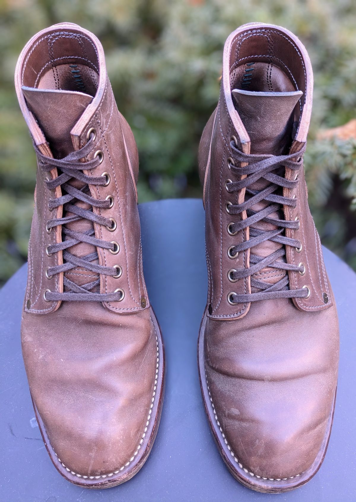Photo by RoosAndBeavers on February 4, 2024 of the NF Bootmaker Milton Boot in Maryam Asphalt Waxed Horsebutt.