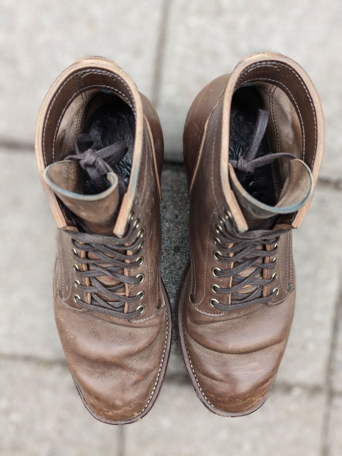Photo by RoosAndBeavers on March 4, 2024 of the NF Bootmaker Milton Boot in Maryam Asphalt Waxed Horsebutt.