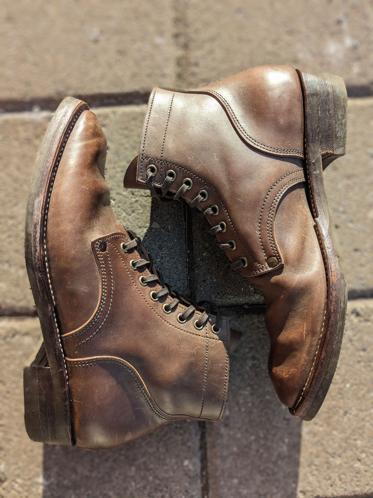 Photo by RoosAndBeavers on April 5, 2024 of the NF Bootmaker Milton Boot in Maryam Asphalt Waxed Horsebutt.