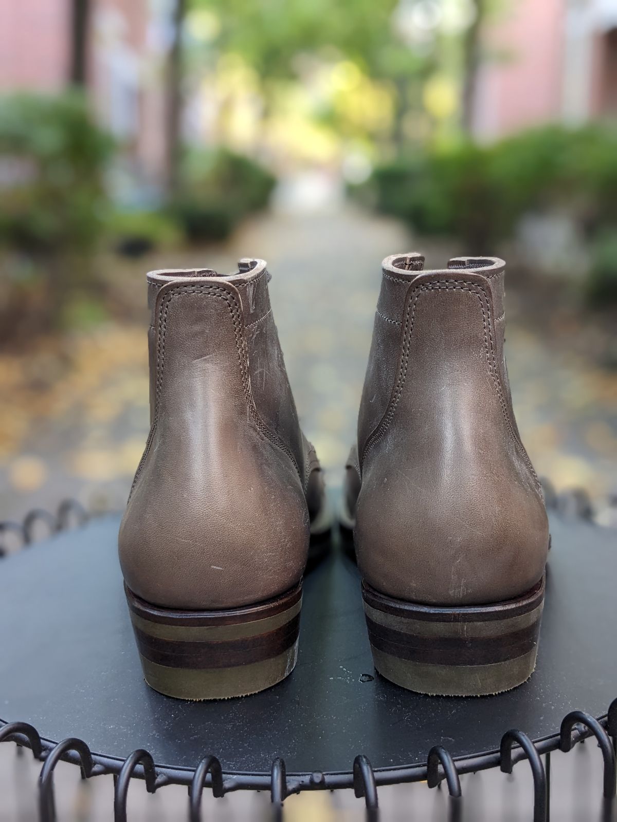 Photo by RoosAndBeavers on October 1, 2023 of the NF Bootmaker Milton Boot in Maryam Asphalt Waxed Horsebutt.