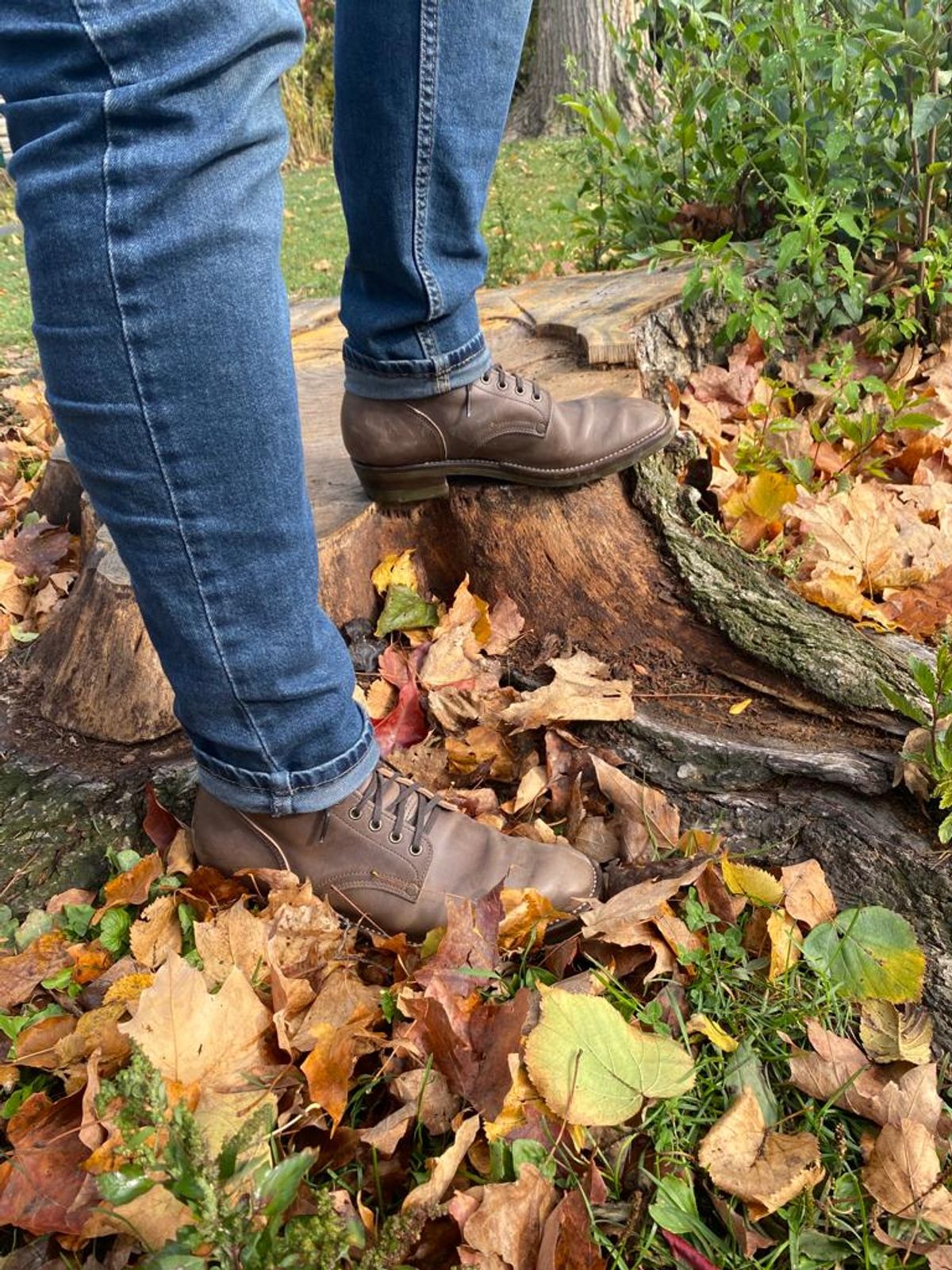 Photo by RoosAndBeavers on November 4, 2023 of the NF Bootmaker Milton Boot in Maryam Asphalt Waxed Horsebutt.