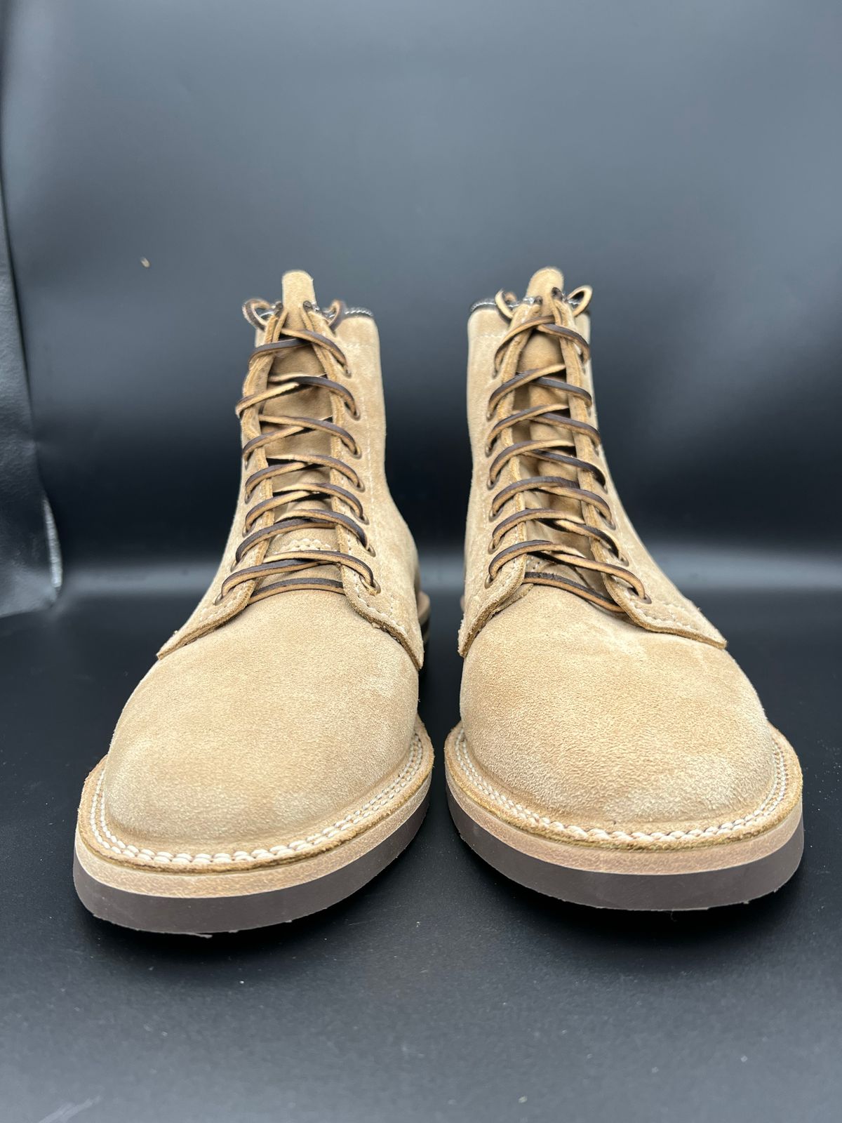 Photo by sampson1980 on October 2, 2022 of the Wesco Johannes in Seidel Burlap Roughout.