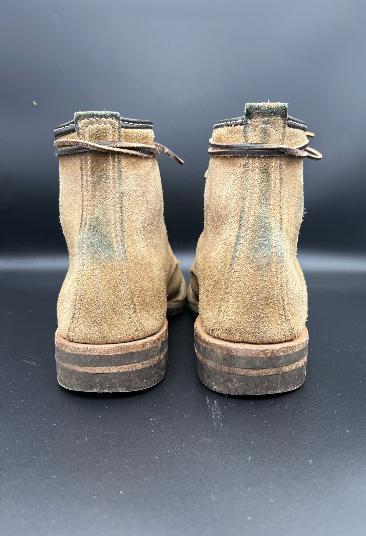 Photo by sampson1980 on December 4, 2022 of the Wesco Johannes in Seidel Burlap Roughout.