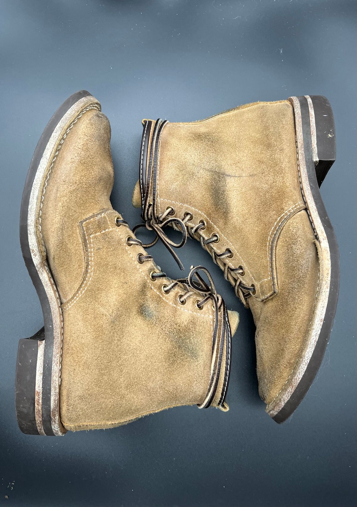 Photo by sampson1980 on February 2, 2023 of the Wesco Johannes in Seidel Burlap Roughout.