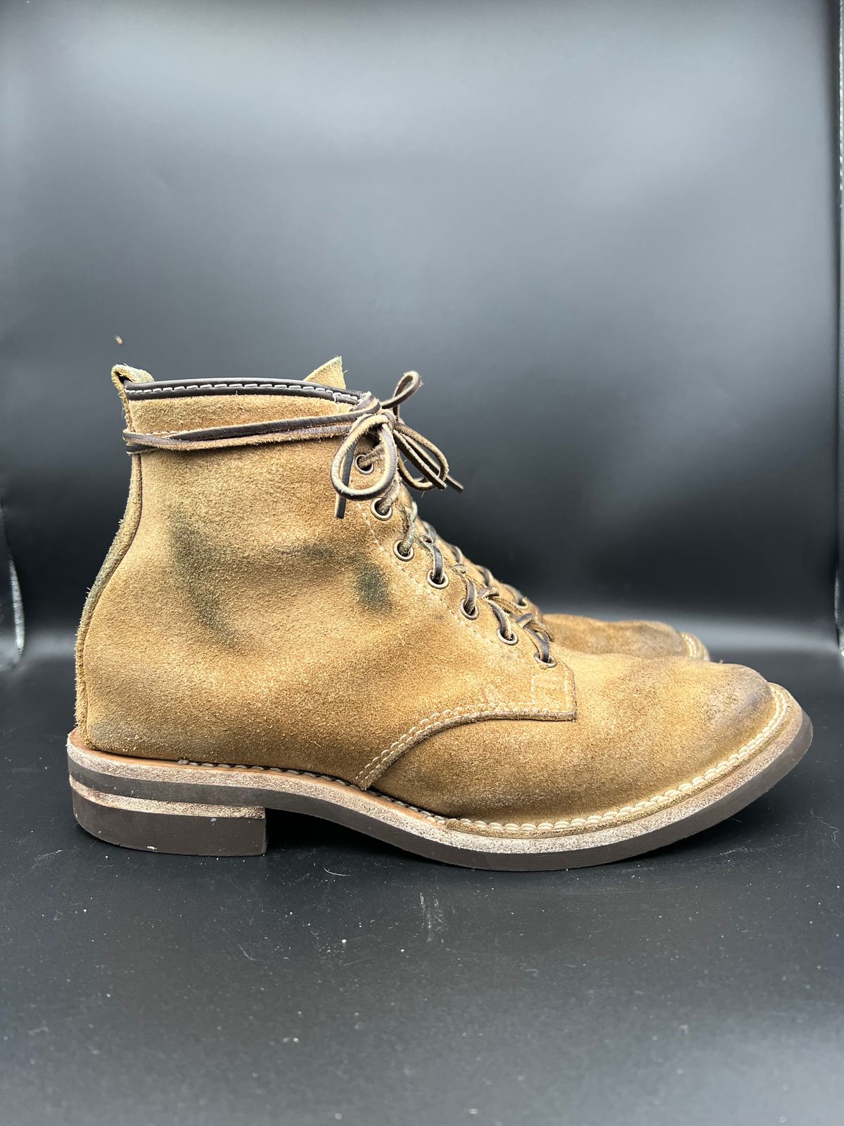 Photo by sampson1980 on February 2, 2023 of the Wesco Johannes in Seidel Burlap Roughout.