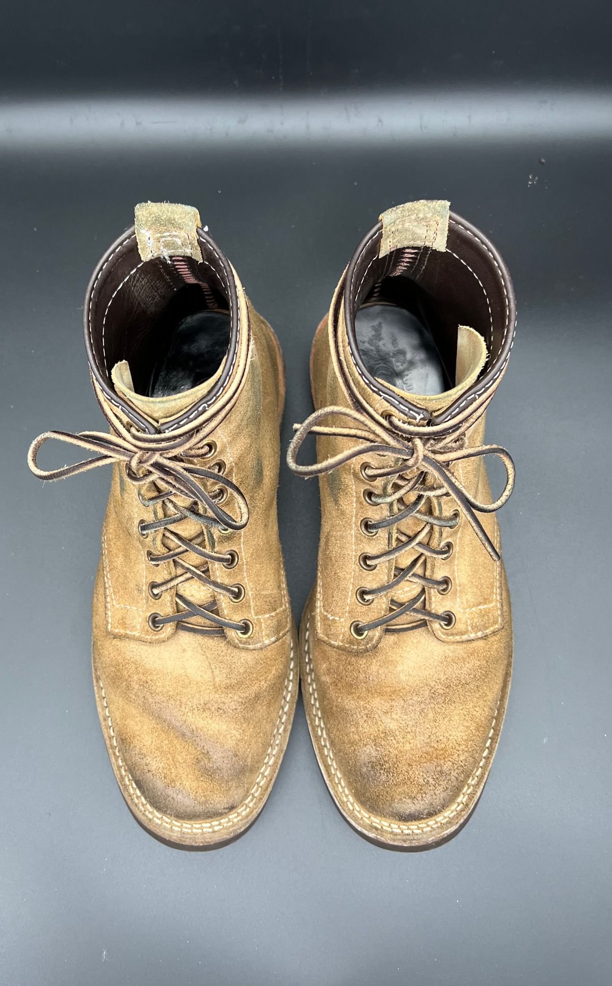 Photo by sampson1980 on February 2, 2023 of the Wesco Johannes in Seidel Burlap Roughout.